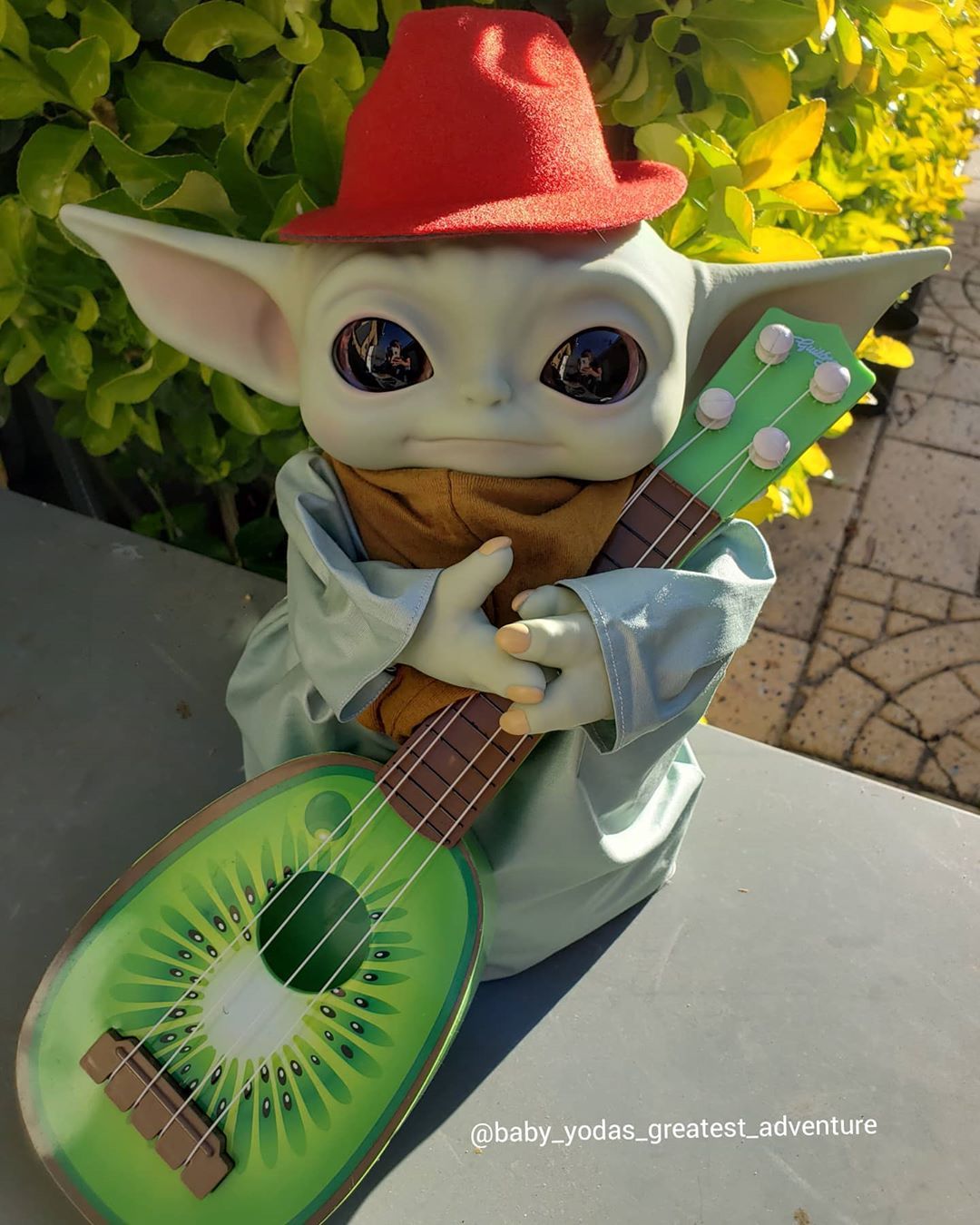 Baby Yoda's Greatest Adventure on Instagram: “I wuv mi guitarra, I sing all el tiempo