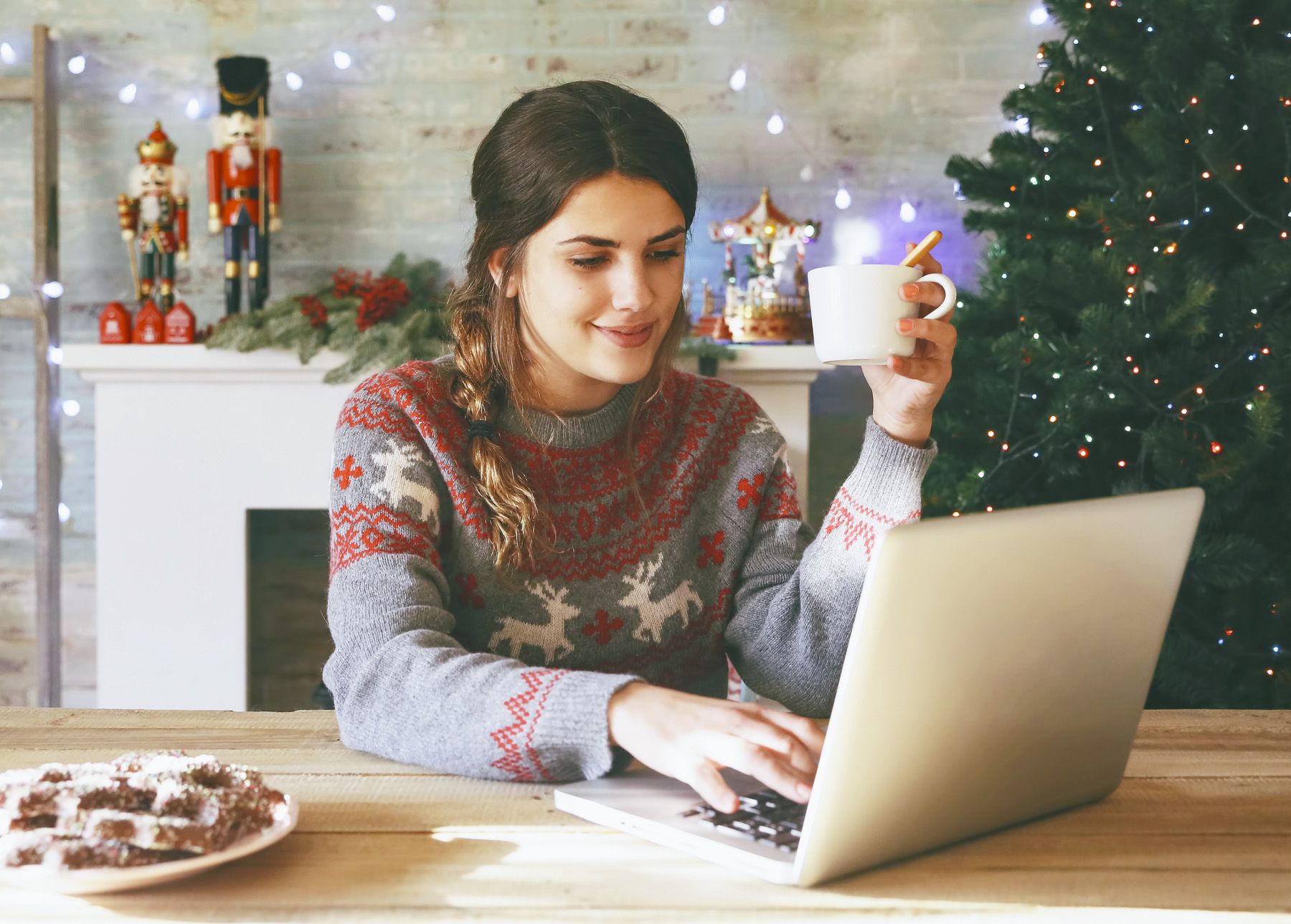 Trustworthy Places to Find Free Animated Christmas Wallpaper