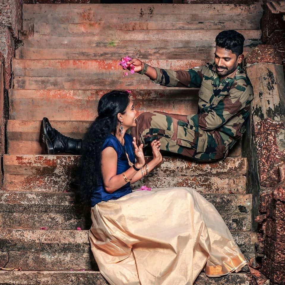 Indian Army Couple. Indian Army Girlfriend. Indian Army Lovers. Army Lovers. Army couple picture, Military couple picture, Army girlfriend