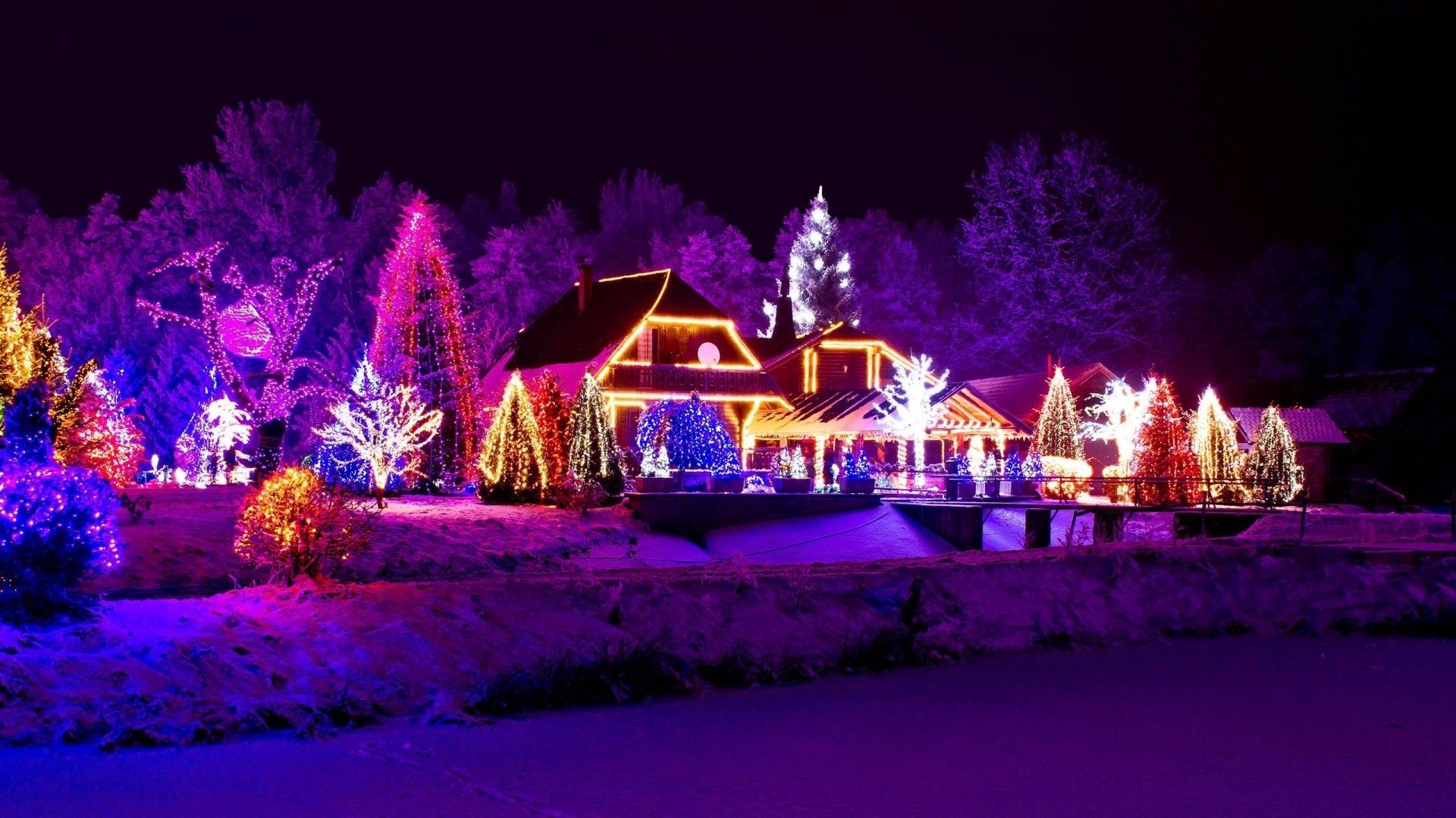 Beautiful Christmas House Night Lights HD Wallpaper. Christmas house lights, Christmas live wallpaper, Xmas lights