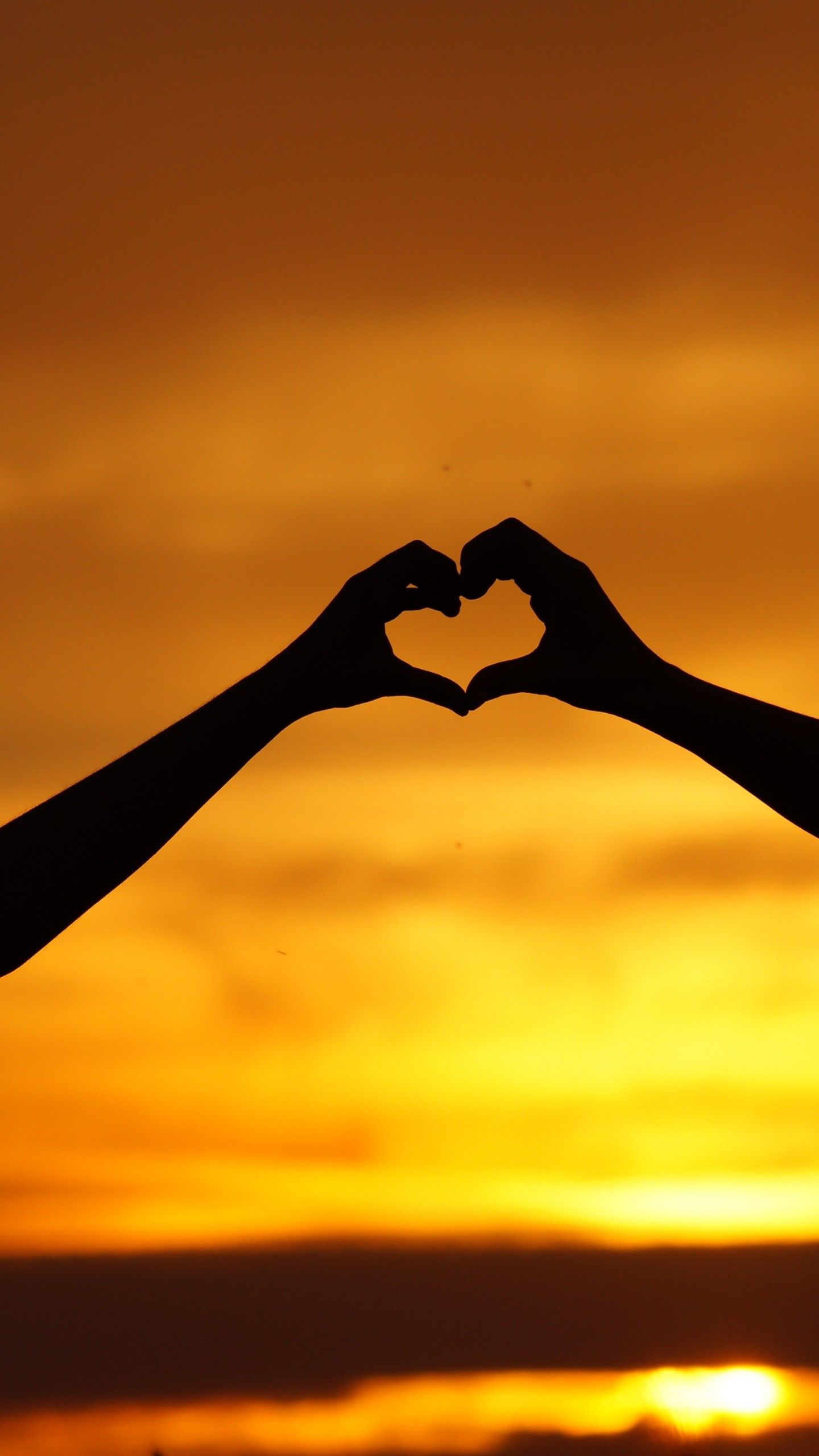 Love heart 4K Wallpaper, Hands together, Silhouette, Lovers, Couple, Sunset, 5K, Love