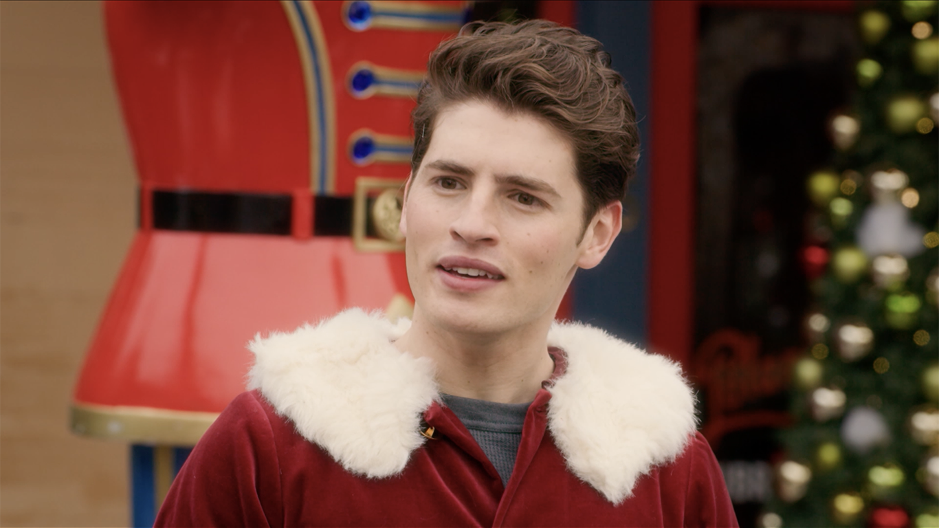 A Cinderella Story: Christmas Wish' Exclusive Clip: Gregg Sulkin and Laura Marano Sing and Flirt