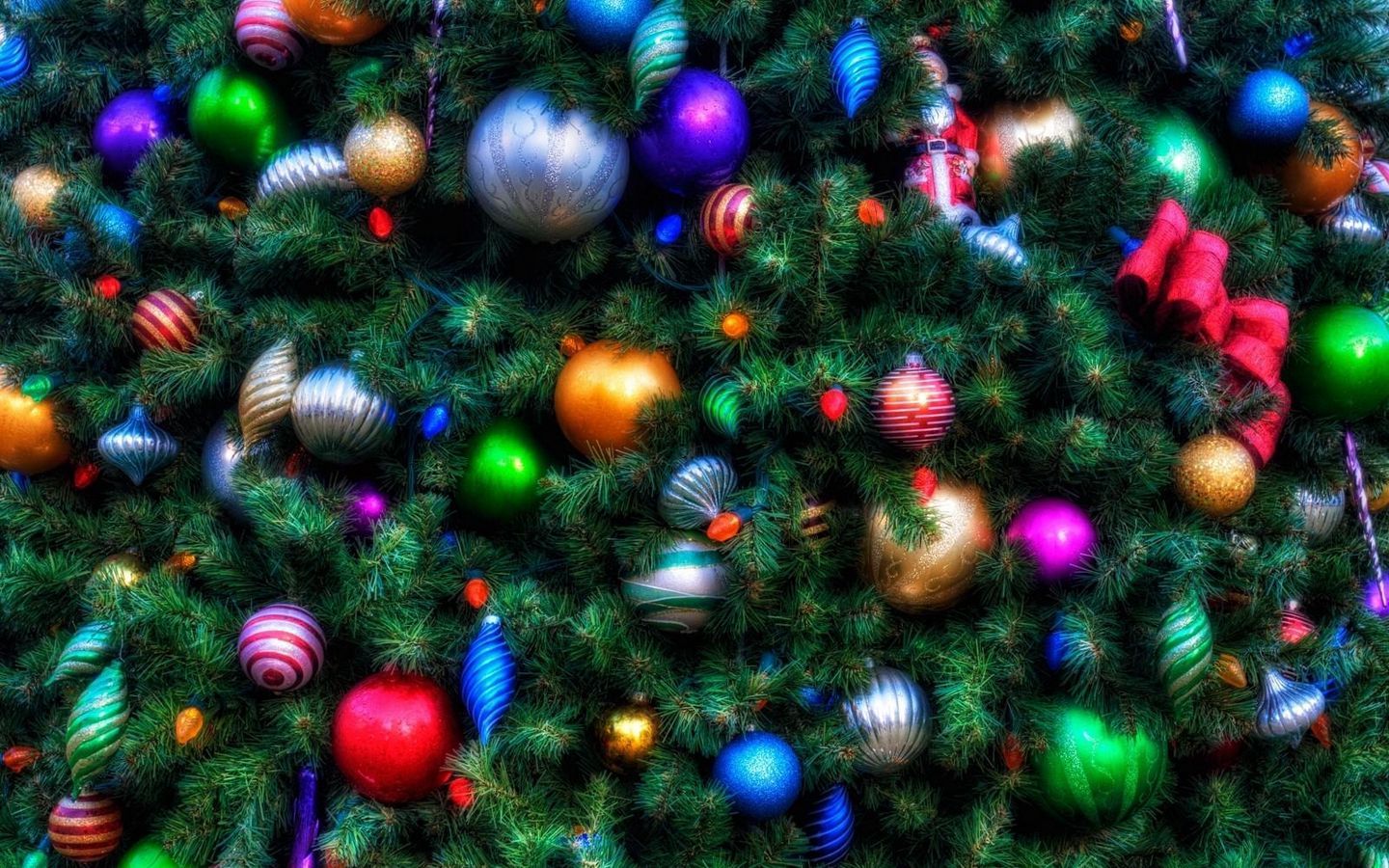 Download wallpaper 1440x900 christmas tree, ornaments, holiday, garland widescreen 16:10 HD background