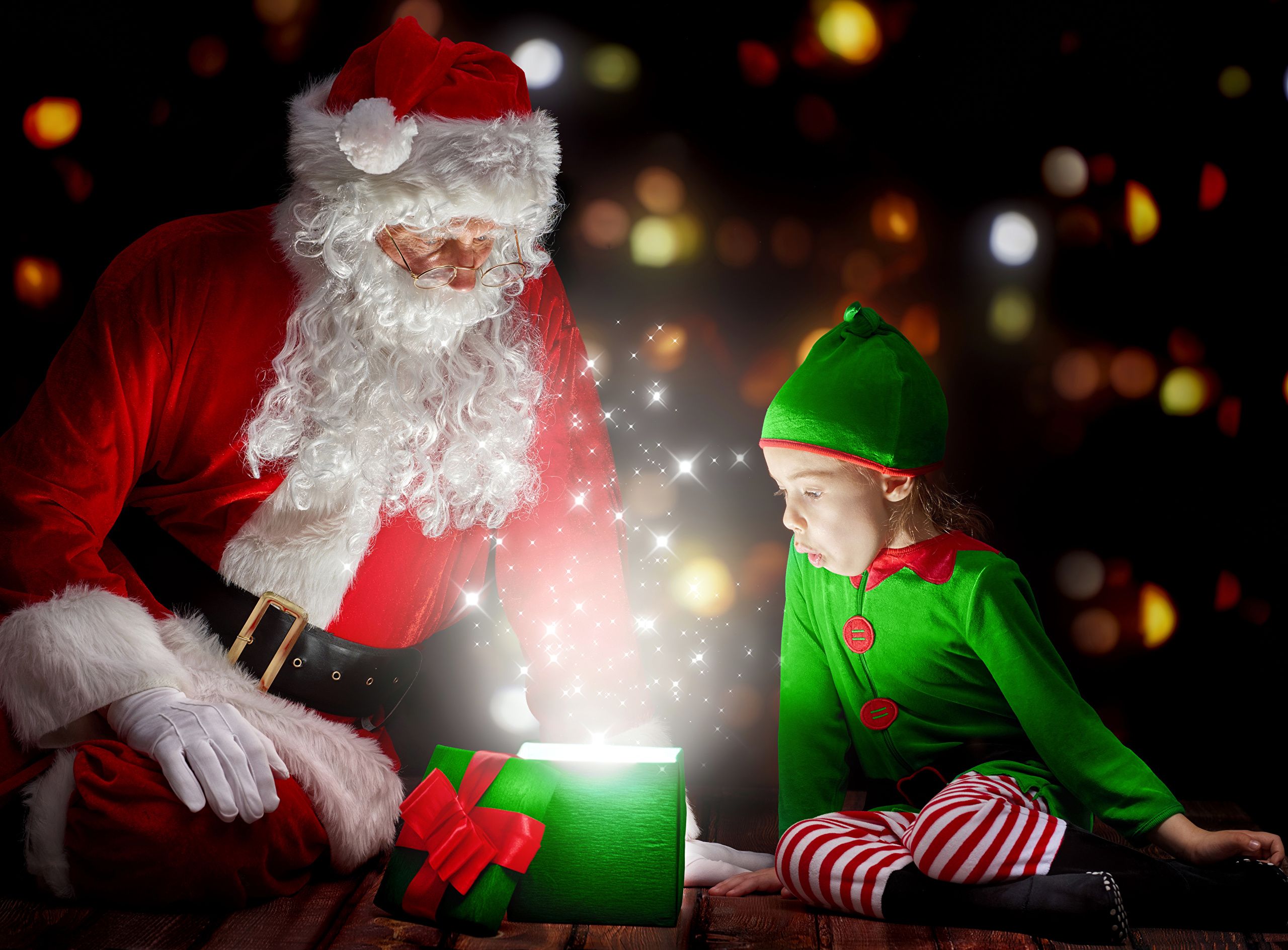 Desktop Wallpaper Little girls Christmas Elf costume 2560x1888