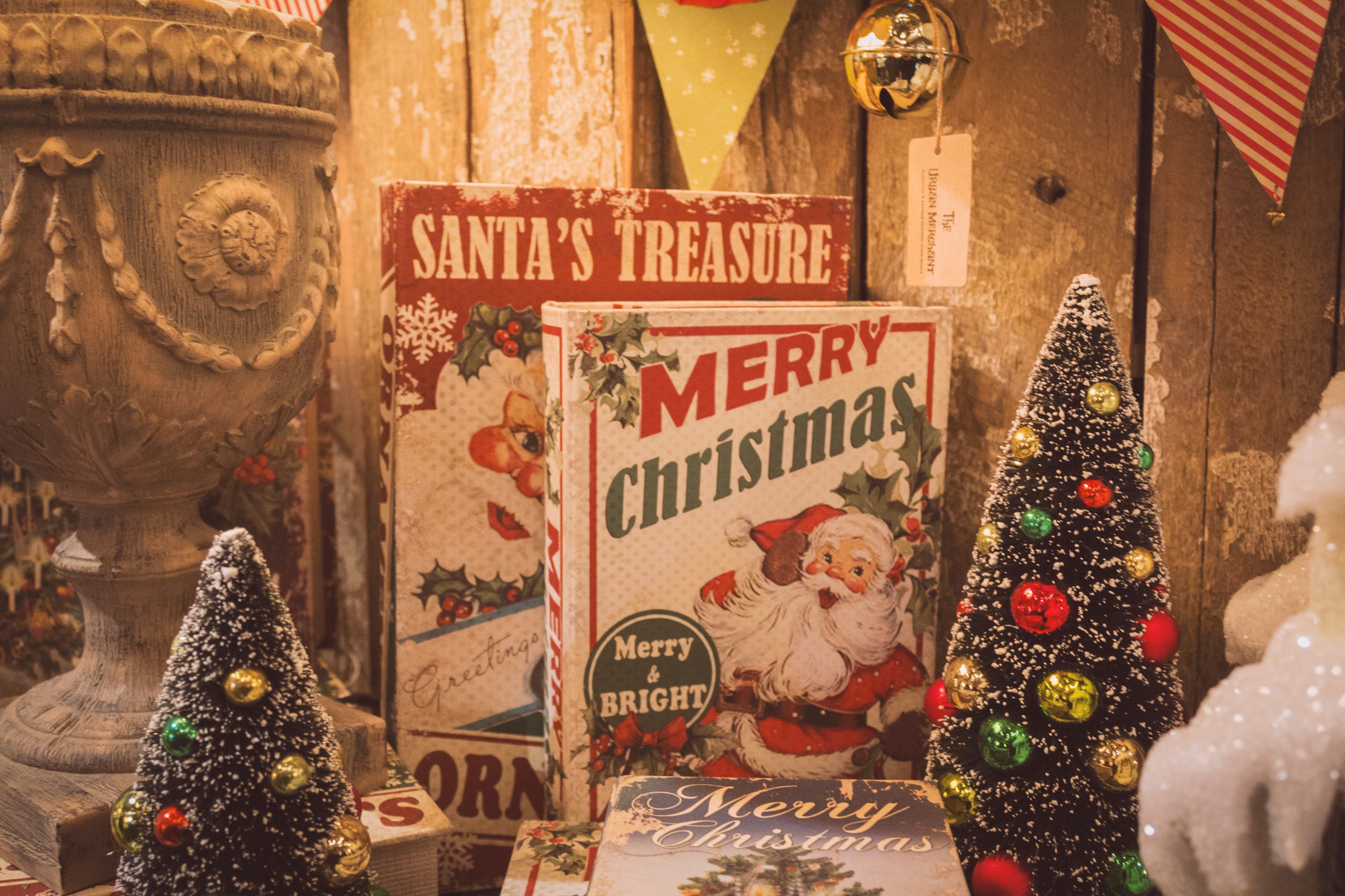 5184x3456 #holiday tree, #christmas, #bunting, #vintage, #holiday, #ornament, #old, #santa clause, #bell, #christmas light, #decoration, # christmas tree, #decorated tree, #festive, #wallpaper, #christmas wallpaper, #books, #fake tree, #Creative