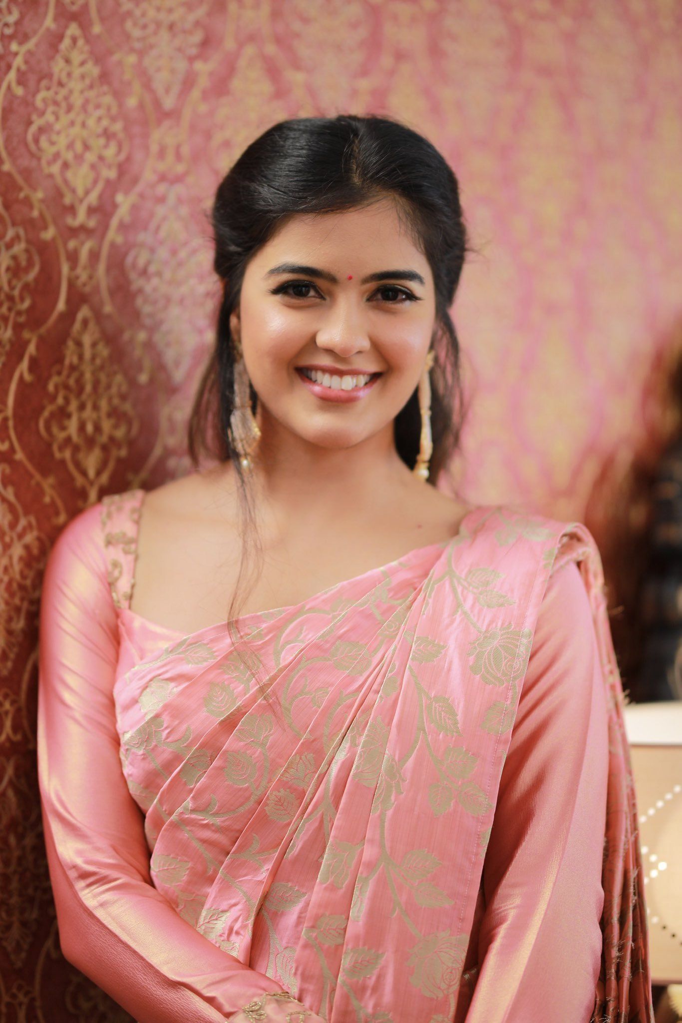 Amritha Aiyer Photo [HD]: Latest Image, Picture, Stills of Amritha Aiyer