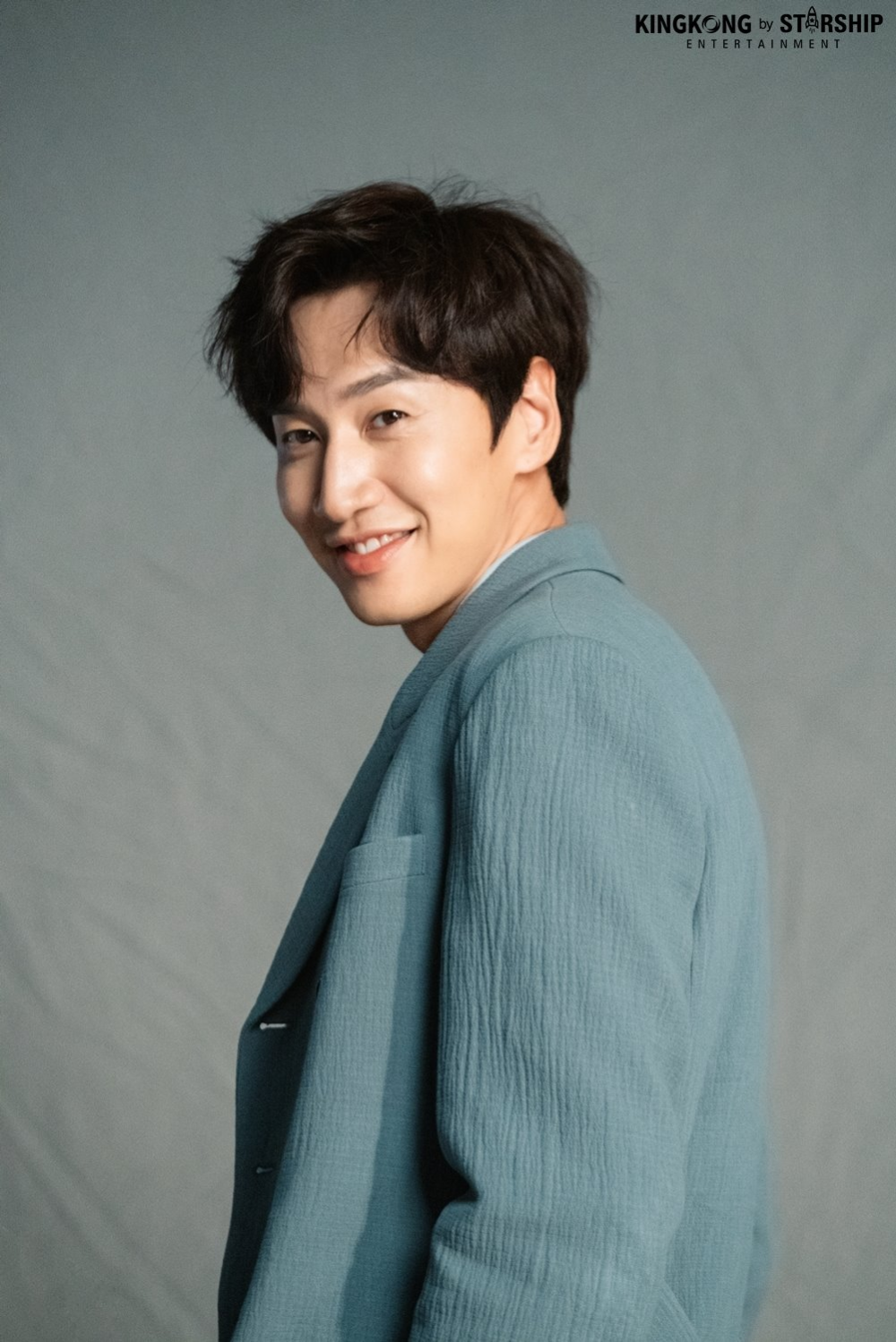 Lee Kwang Soo is all smiles in new profile photo!. Koogle TV. Aktor korea, Aktor, Korea