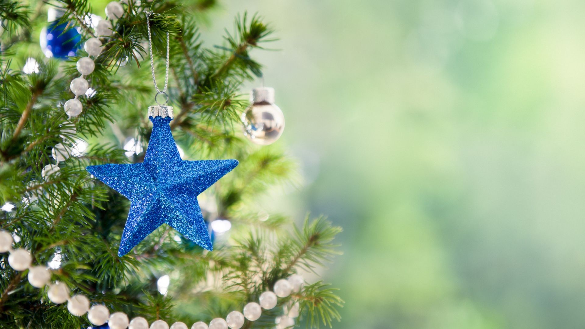 Blue star on the Christmas tree on Christmas Desktop wallpaper 1920x1080