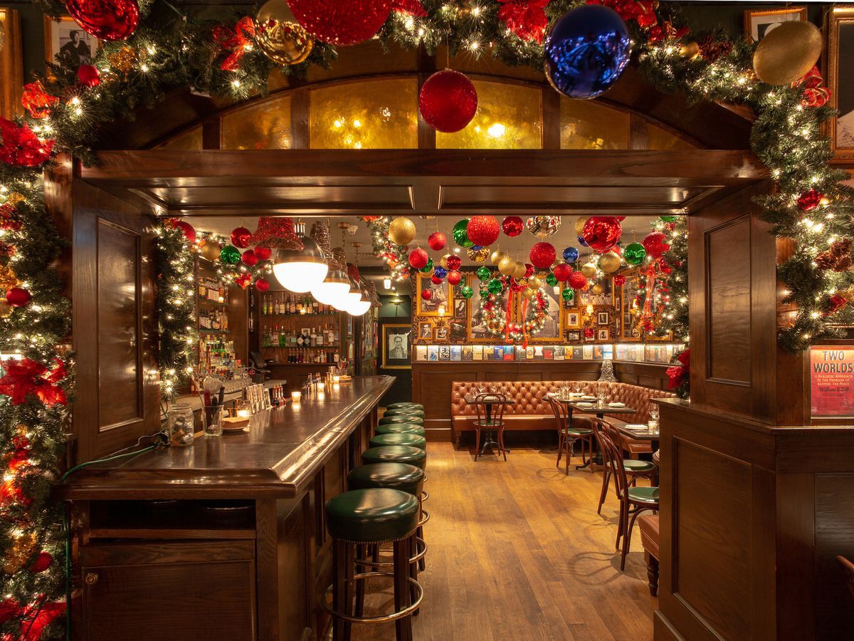 NYC Restaurants With Holiday Decorations