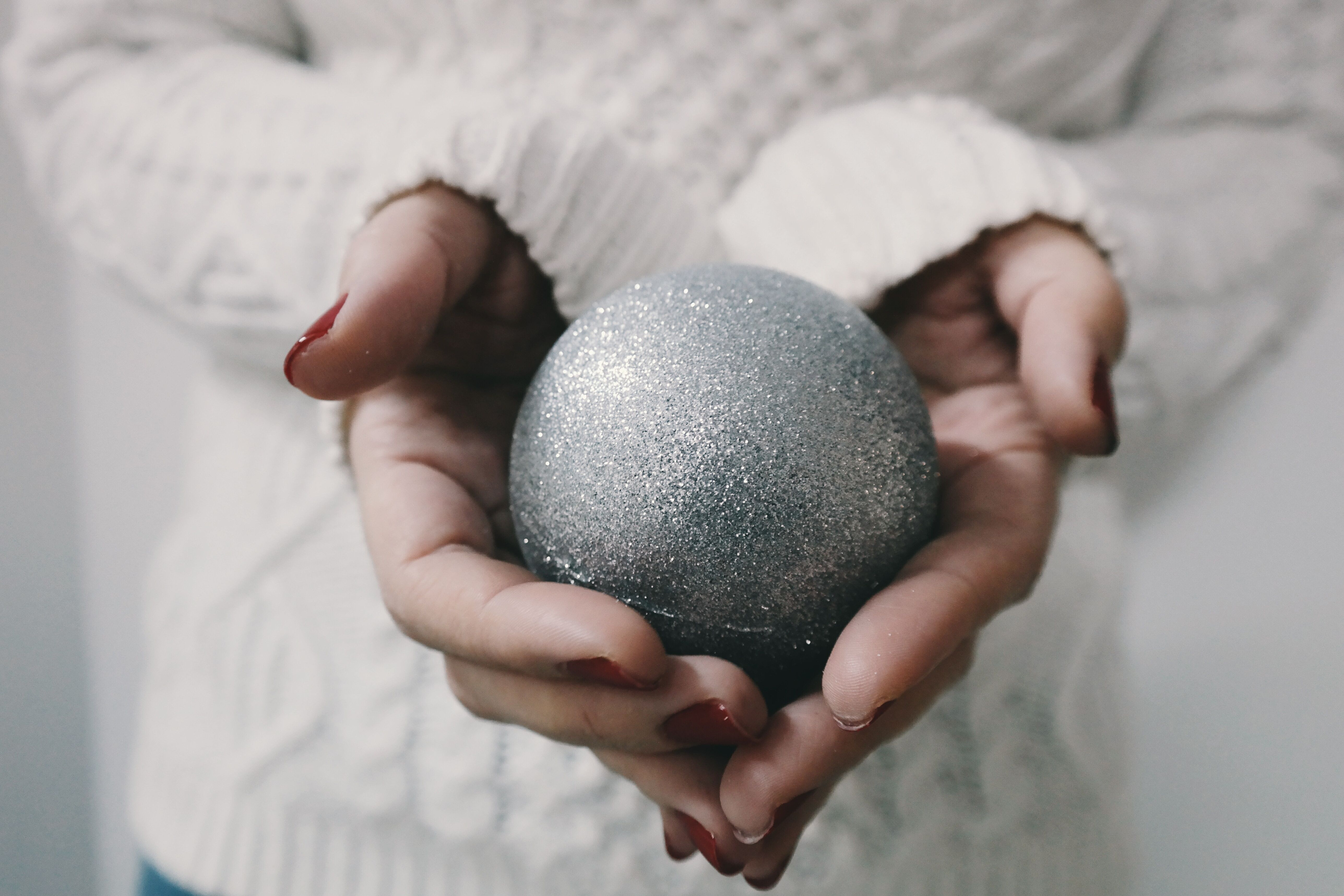 5150x3433 #Free picture, #grey ball, #christmas, #hand, #sparkle, #nail, #christmas jumper, #wallpaper, #christmas wallpaper, #snowball, #holding, #christmas background, #christmasy, #ball, #decoration, #lady, # grey, #hands, #woman, #female