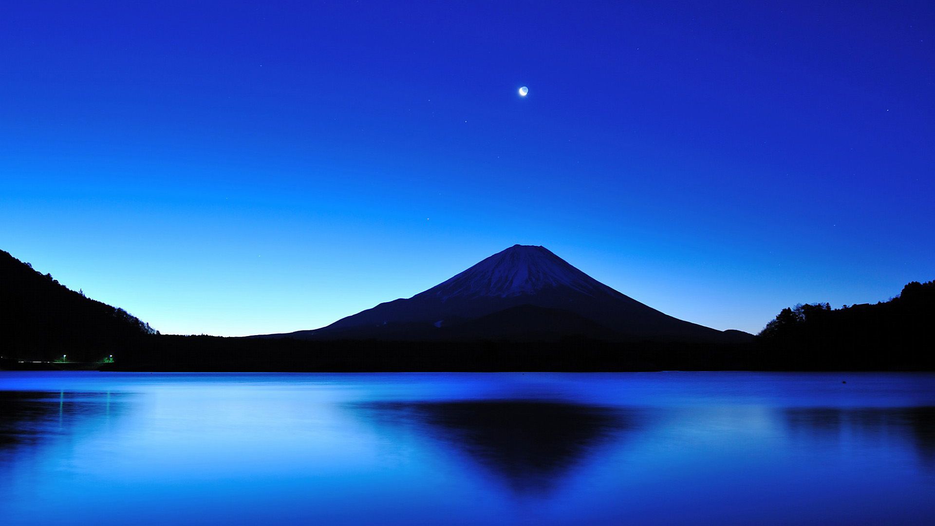 Silent lake wallpaper