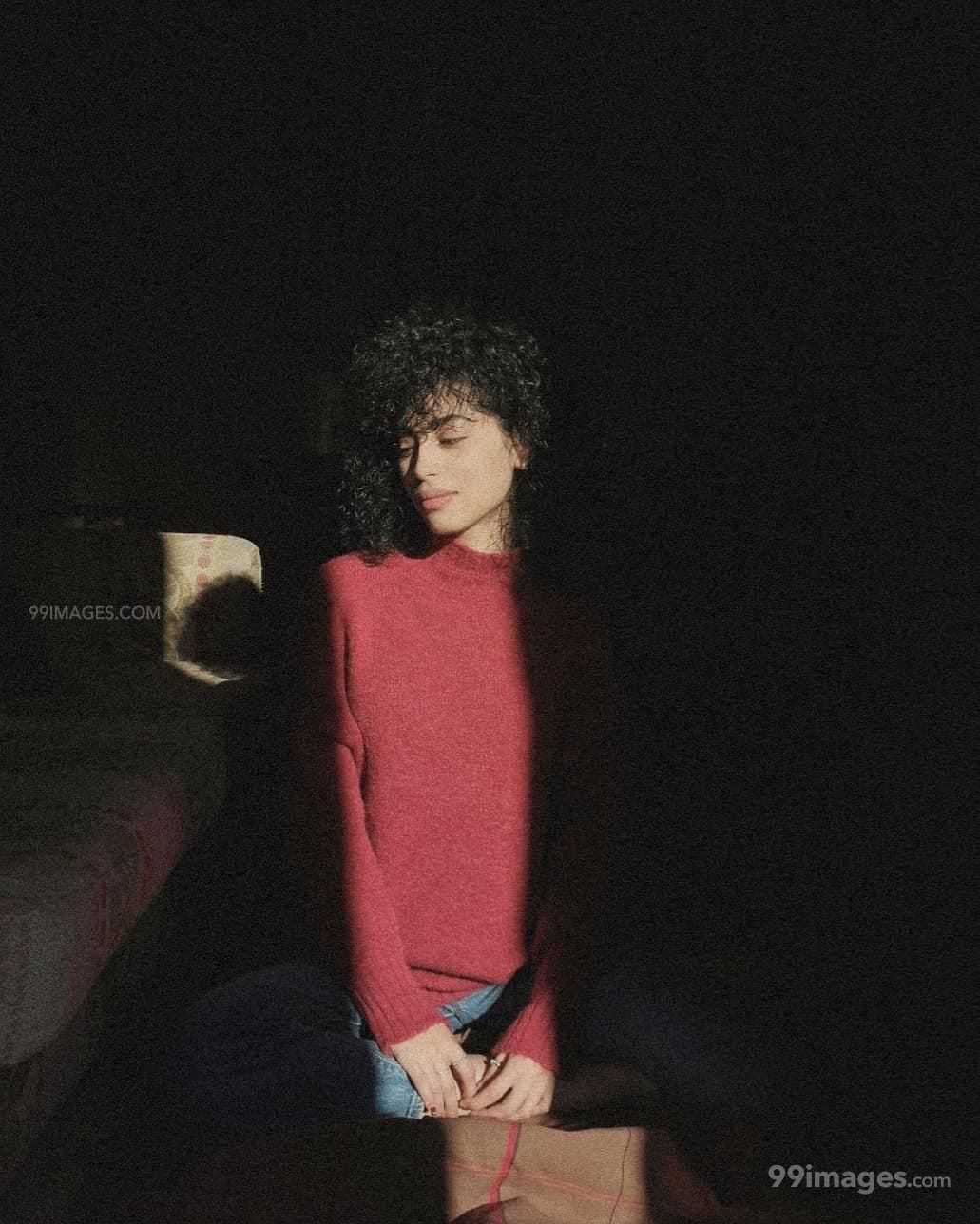 Mina El Hammani HD Wallpaper (Desktop Background / Android / iPhone) (1080p, 4k) (1031x1288)