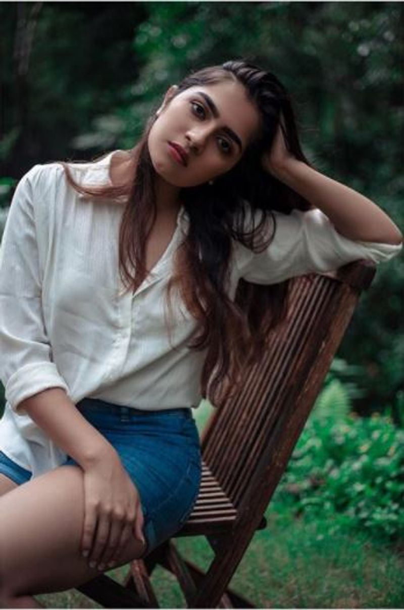 ಸ್ಟ್ರೀಟ್‌ ಕರ್ನಲ್‌ ಪುತ್ರಿ ರುಕ್ಮಿಣಿ ವಸಂತ್ ಈಗ ಸ್ಯಾಂಡಲ್‌ವುಡ್‌ ಬೇಡಿಕೆಯ ನಟಿ!. Kannada actress Rukmini vasanth photo gallery