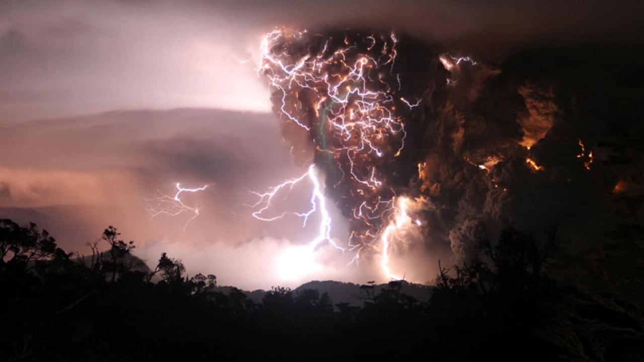 Lightning Storm Generated by Chilean Volcano (Images)