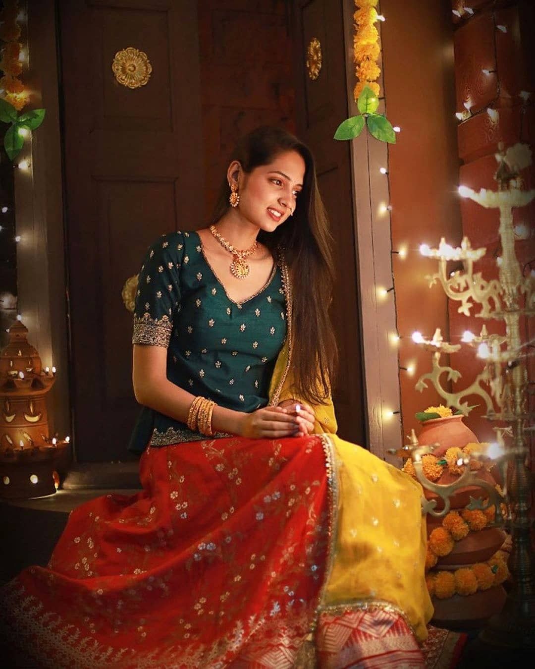 मनमोहक अभिनेत्री विदुला चौगुळे. Marathi Actress Chougule # vidulachougule #marathiactress. Traditional dresses, Dresses, Bollywood girls