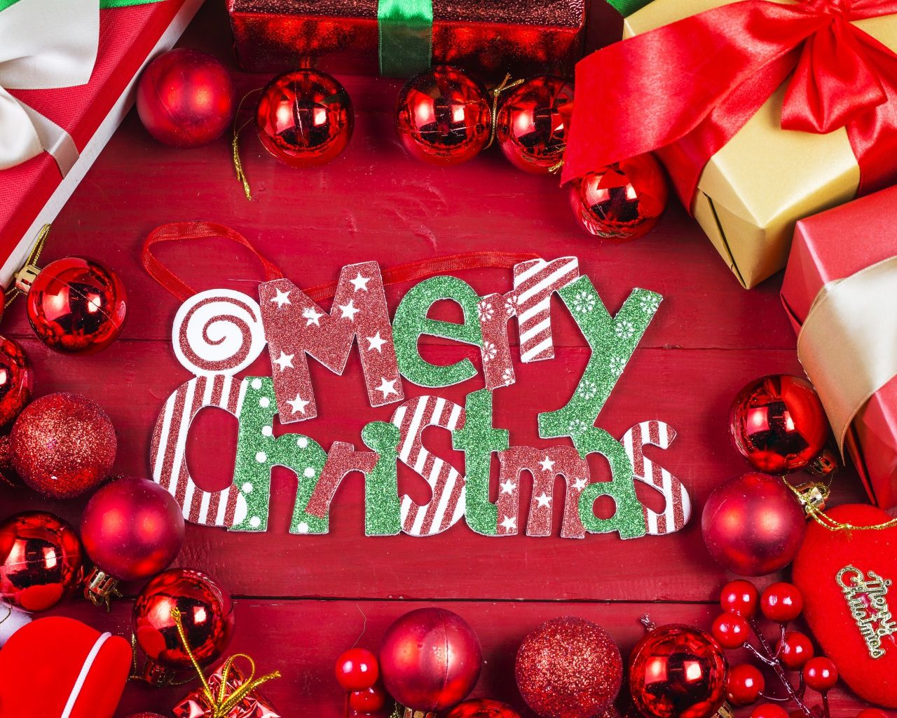 Merry Christmas holiday inscription on a red background with toys and gifts Desktop wallpaper 1280x1024