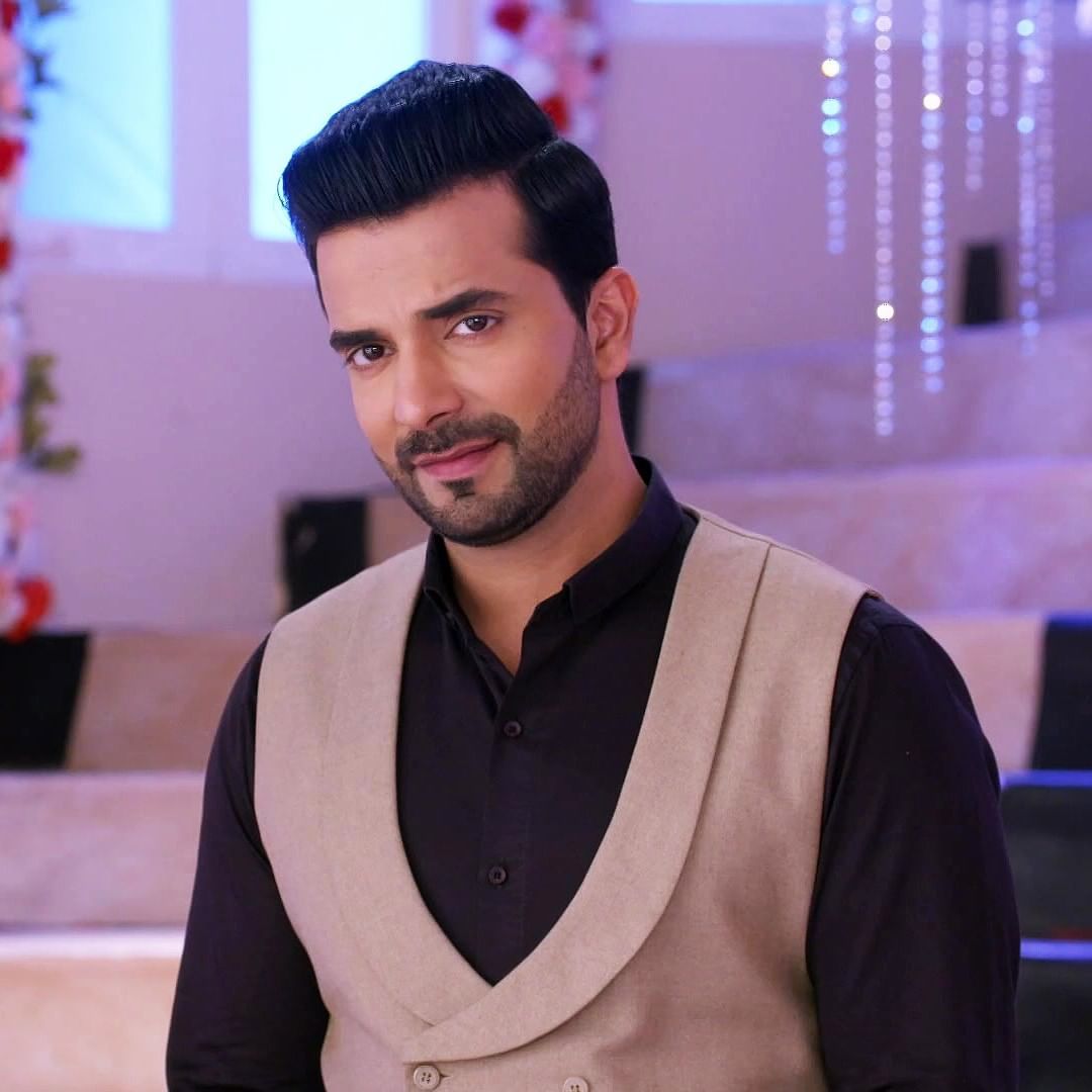 The Dapper Manit Joura Aka Rishabh Luthra Of Kundali Bhagya Is A Treat To Watch On Screen. Apart From His Drool Worthy. Awesome Beards, Beard Styles, Gees