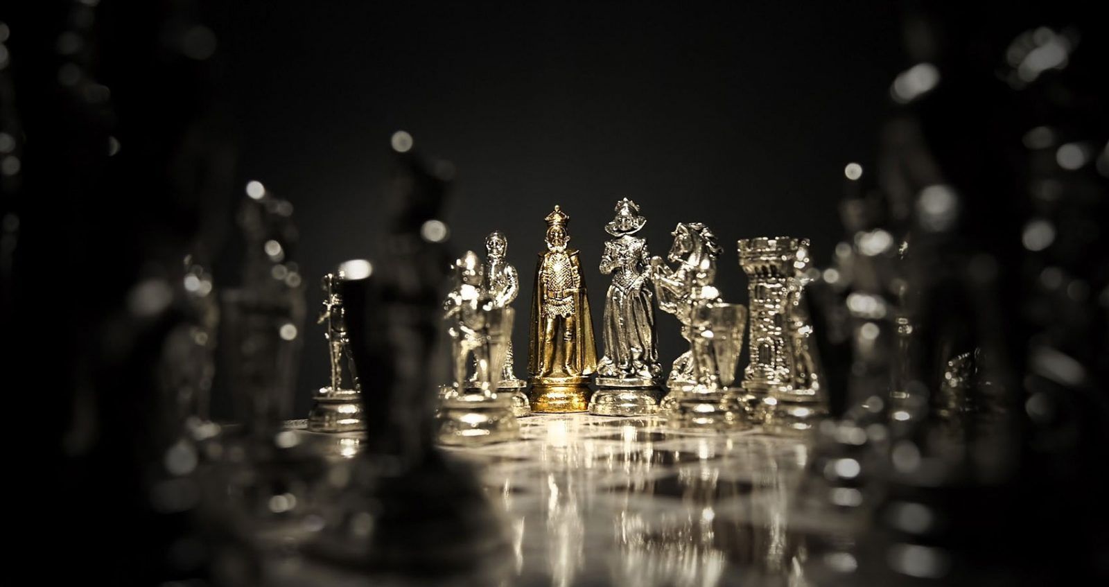 Download wallpaper 800x1420 chess, pieces, king, queen, game