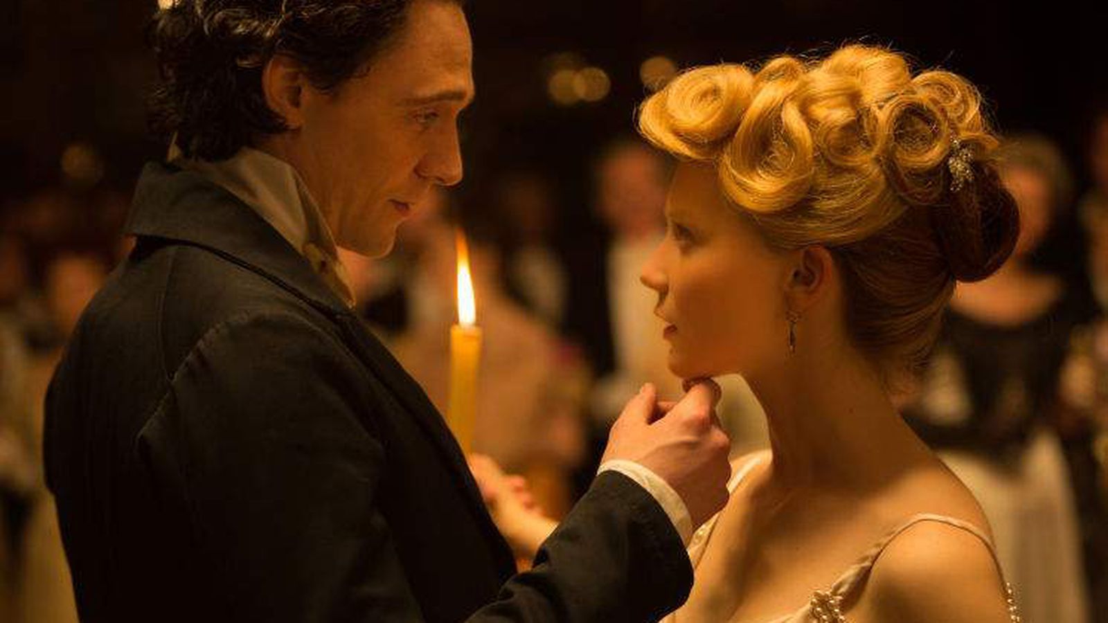 Review: 'Crimson Peak' seduces with creepily erotic Victorian atmosphere