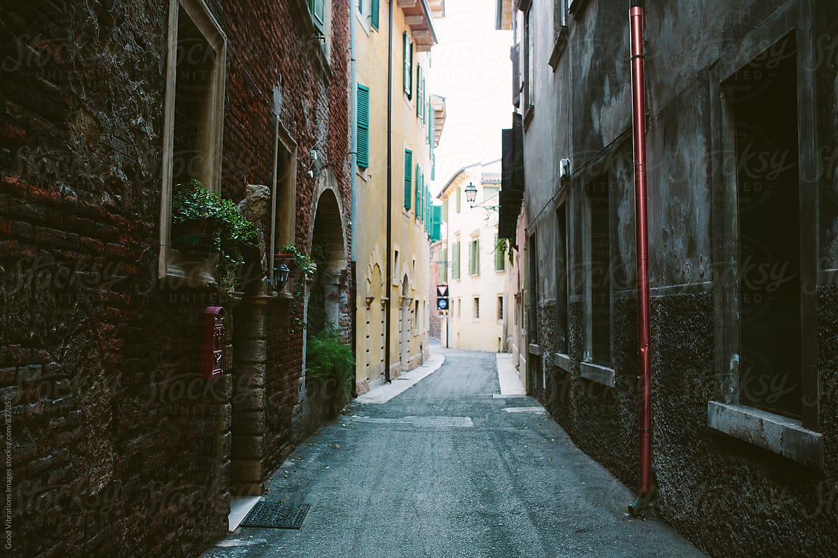 Dark Alley in Italy by Good Vibrations Image