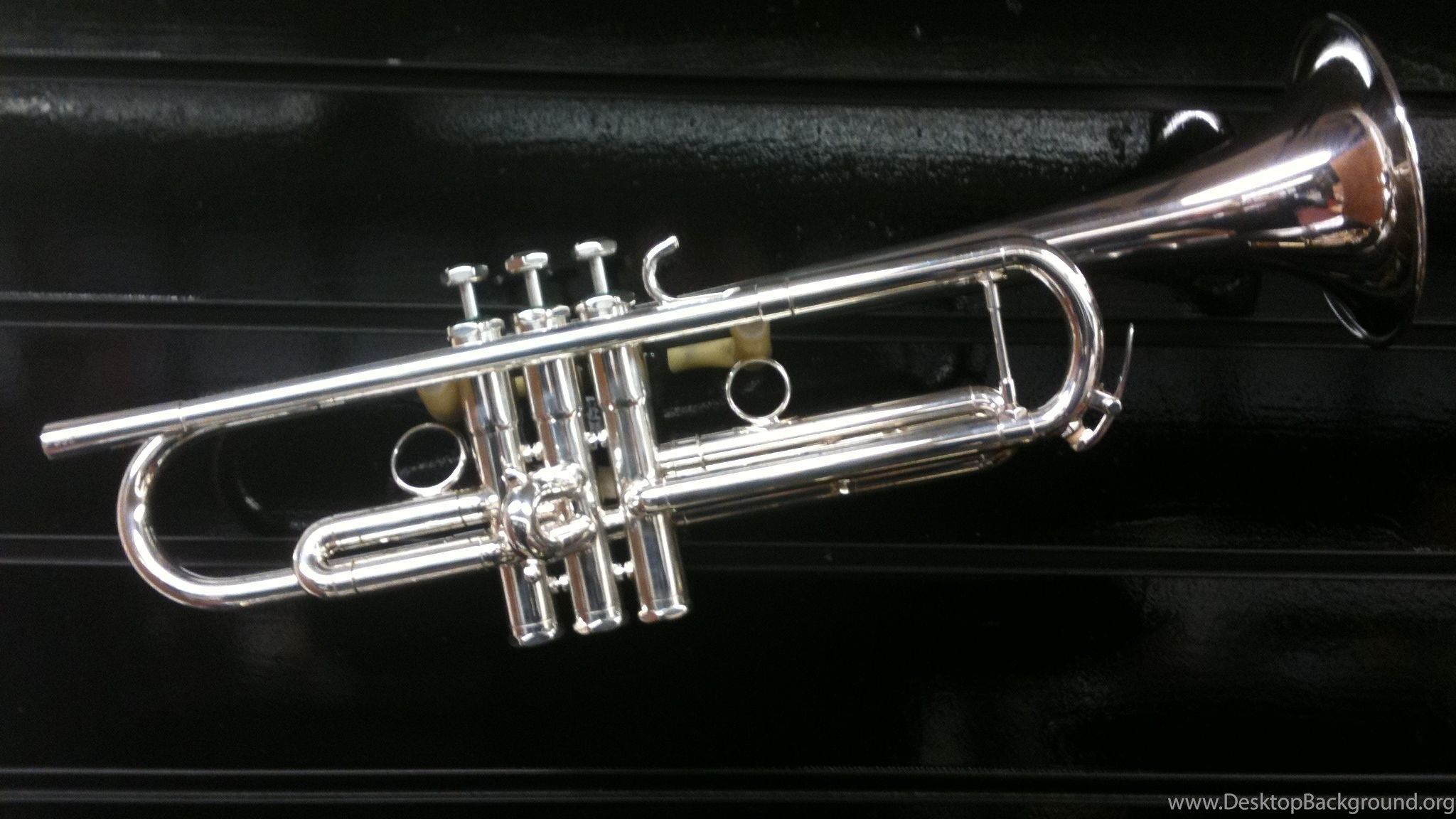 Woodwind & Brass Instrument News Desktop Background