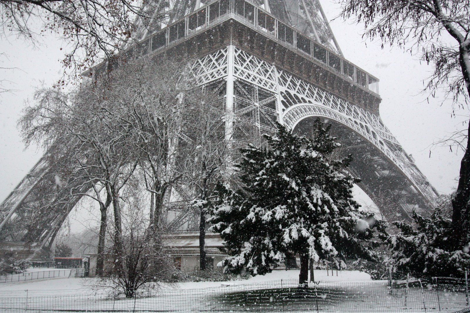 Paris in Winter Wallpaper