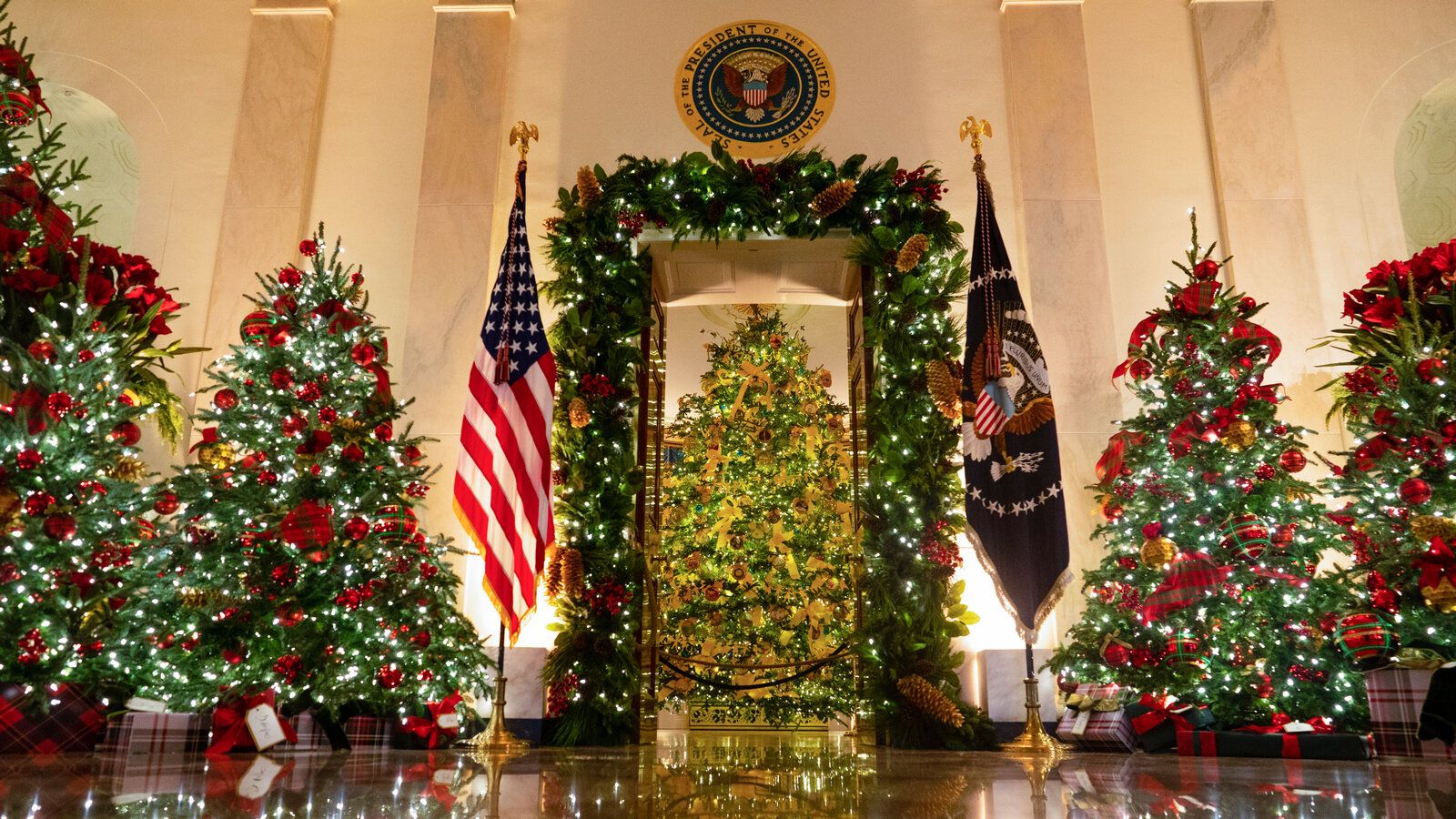 Melania Trump Reveals White House Christmas Decorations
