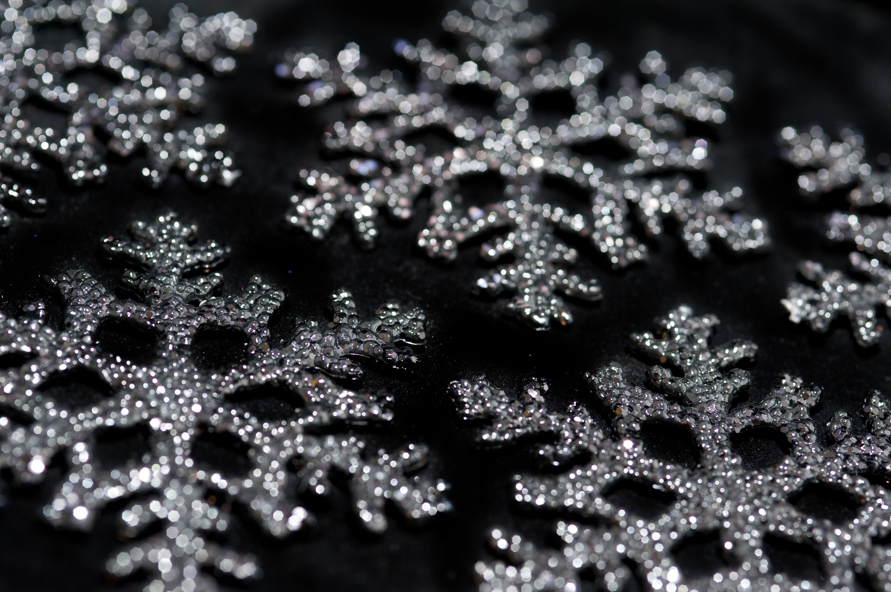 Photo of snowflake decorations. Free christmas image