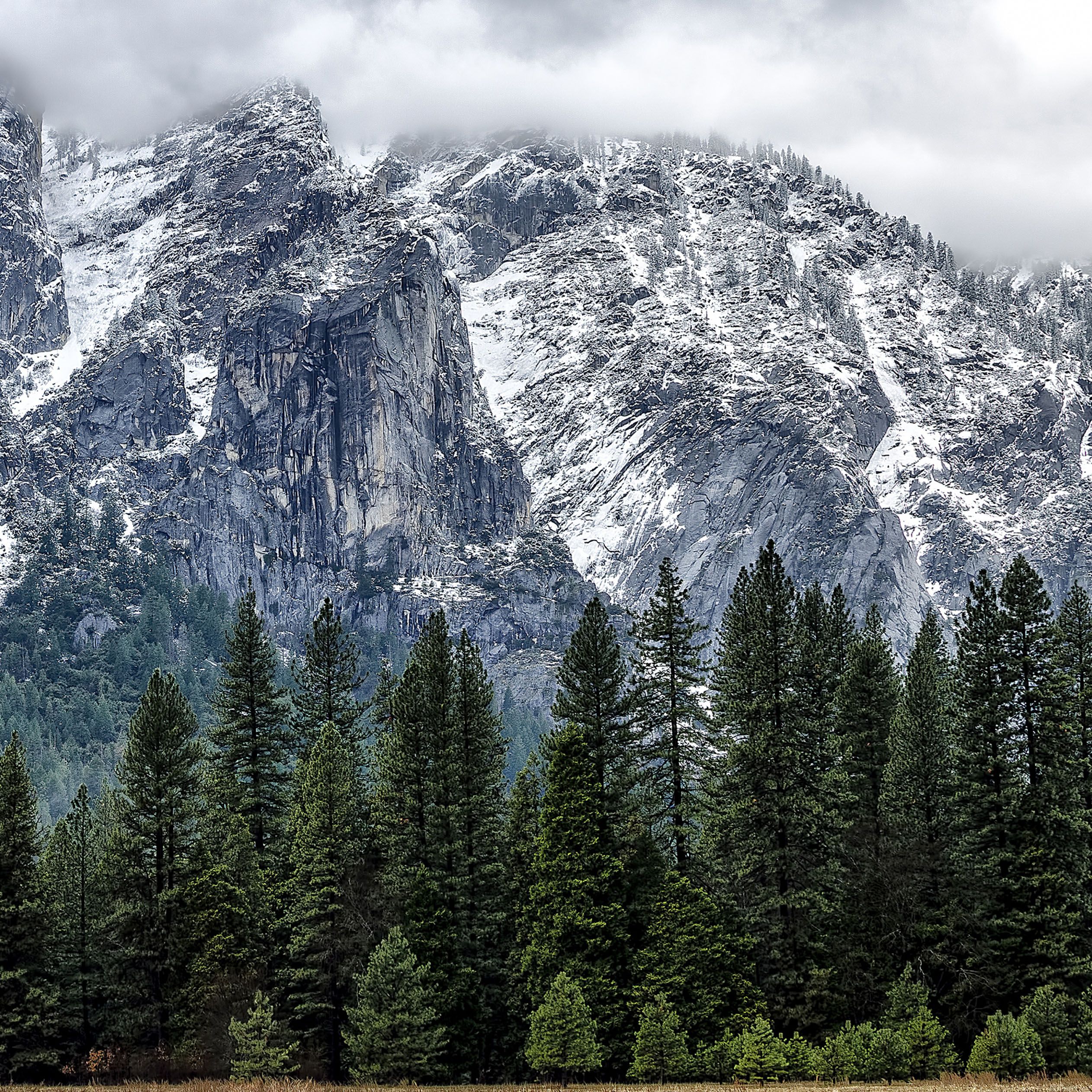 Mountains wallpaper for iPhone and iPad