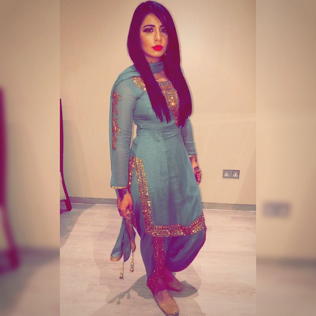 176.9k Likes, 987 Comments - Jasmin Bhasin (@jasminbhasin2806) on  Instagram: “All decked up in @nikhitatandon… | Outfits, Stylish girls  photos, Bollywood hairstyles