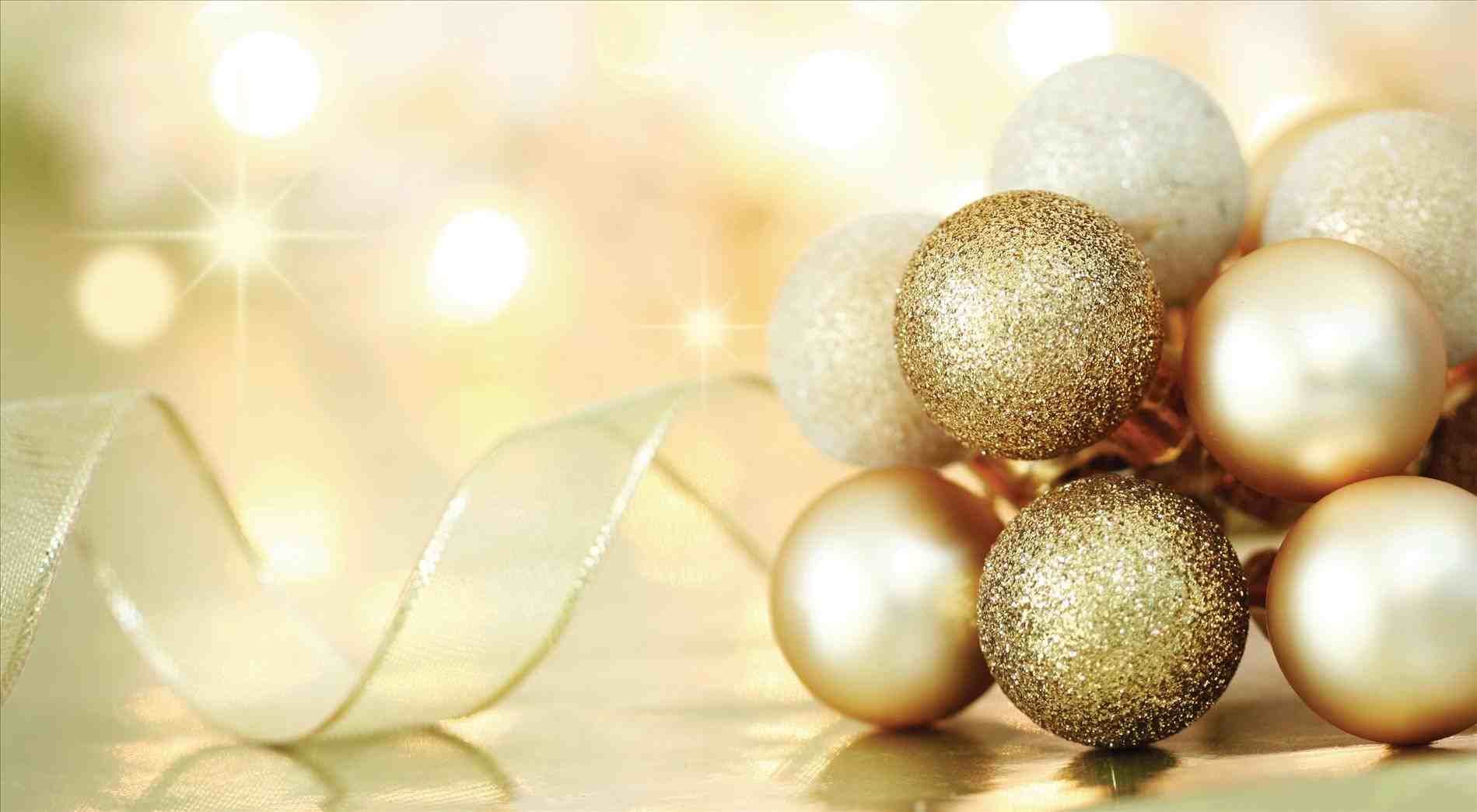 White and Gold Christmas Wallpaper Free White and Gold Christmas Background
