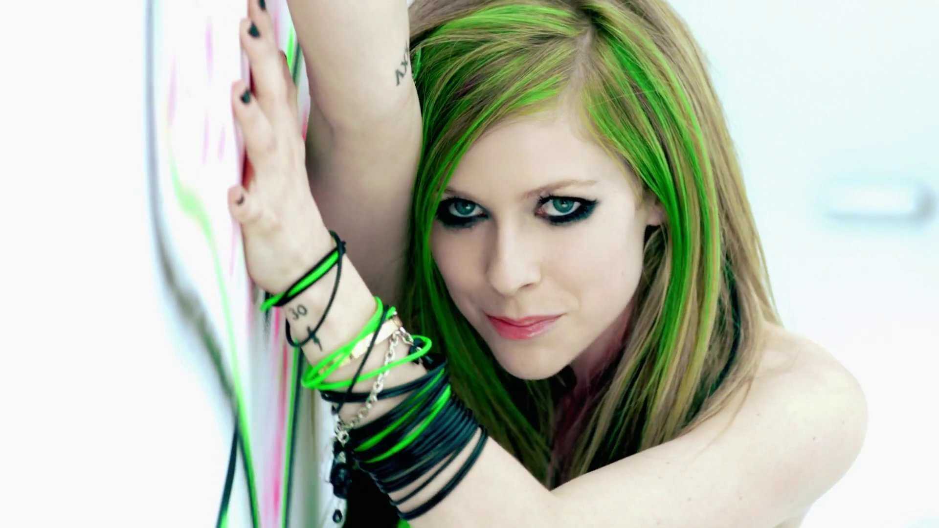 Avril Lavigne Desktop Wallpaper 03439