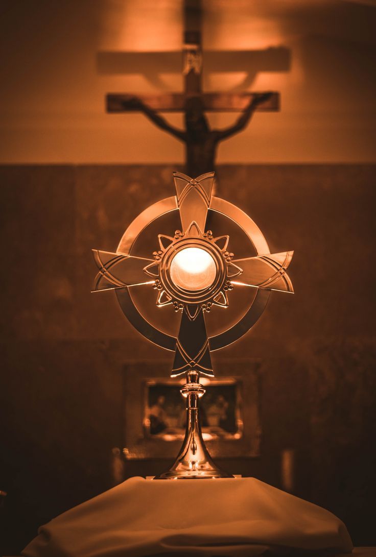 Eucharist by Luis Rodríguez LC. Cathopic. Eucharist, Eucharistic adoration, Catholic picture
