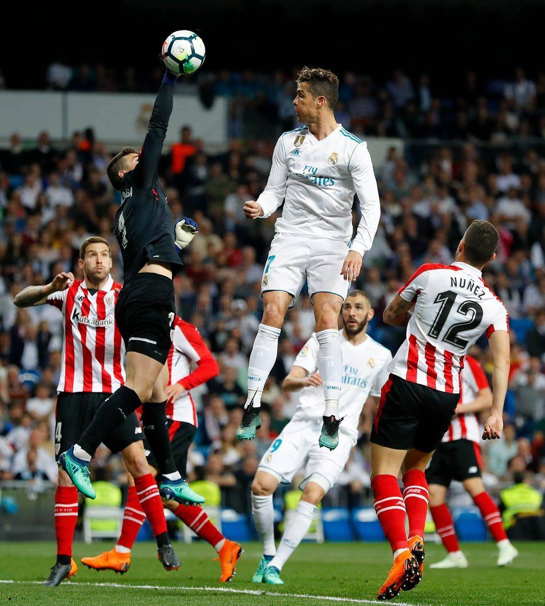 Nobody can leap as high as CR7 in the game. Also CR7 is 6.13ft tall & Kepa 6.10ft. Cristiano ronaldo, Ronaldo, Cristiano ronaldo shirtless