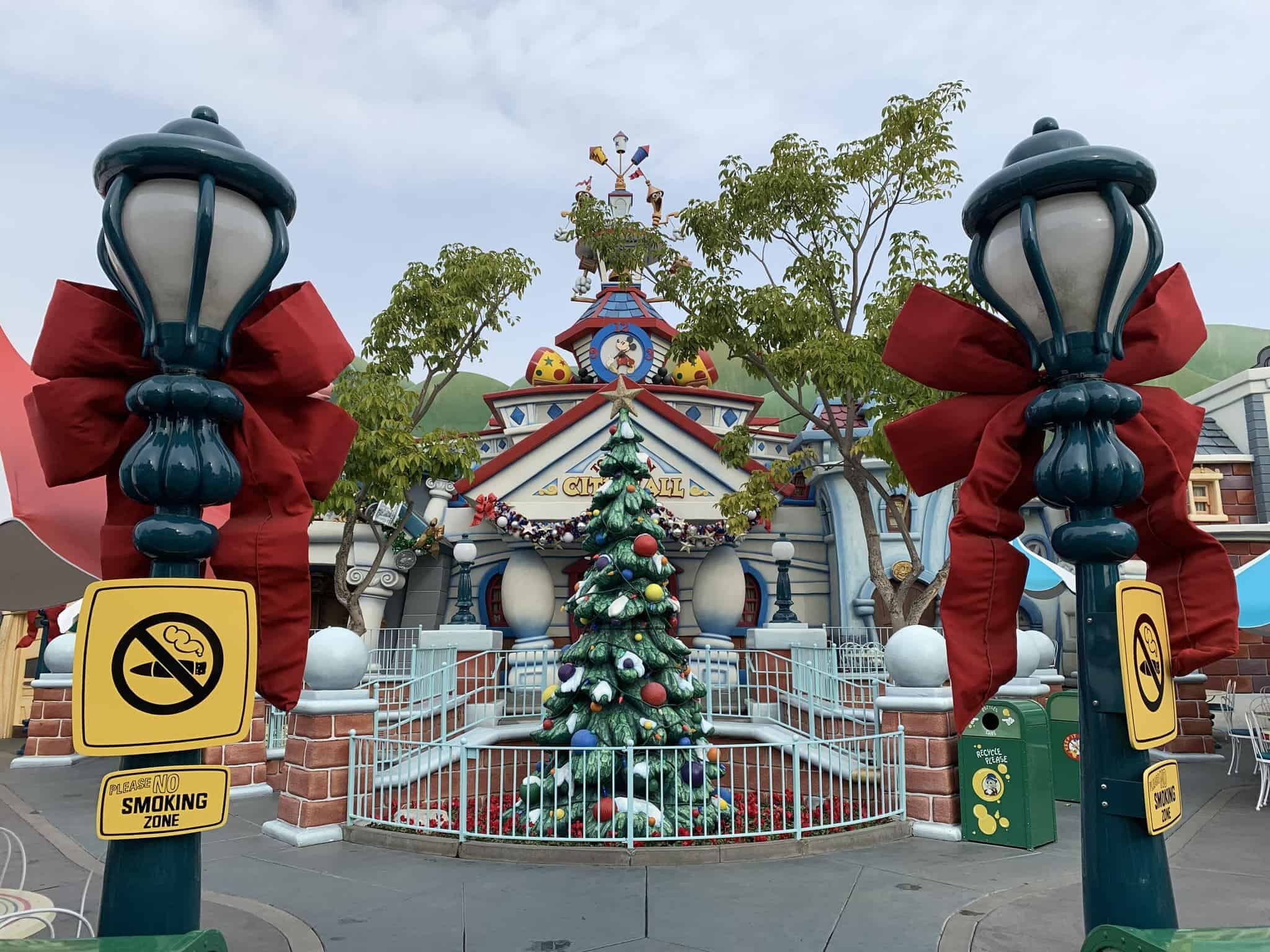 PHOTOS: The Christmas Trees of Disneyland Park News Today