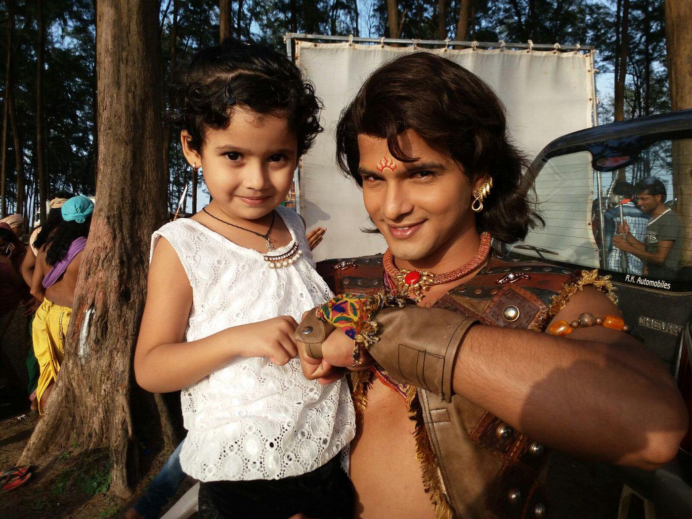 Basant Bhatt very cute fan #onset #actor #Sony #suryaputrakarn #fanfollowing
