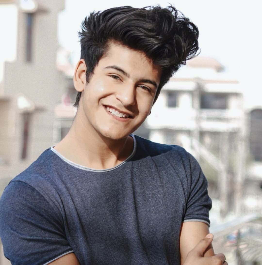 Manjul Khattar height weight age wiki biography girlfriend & more. Music video models, Asian actors, National film awards