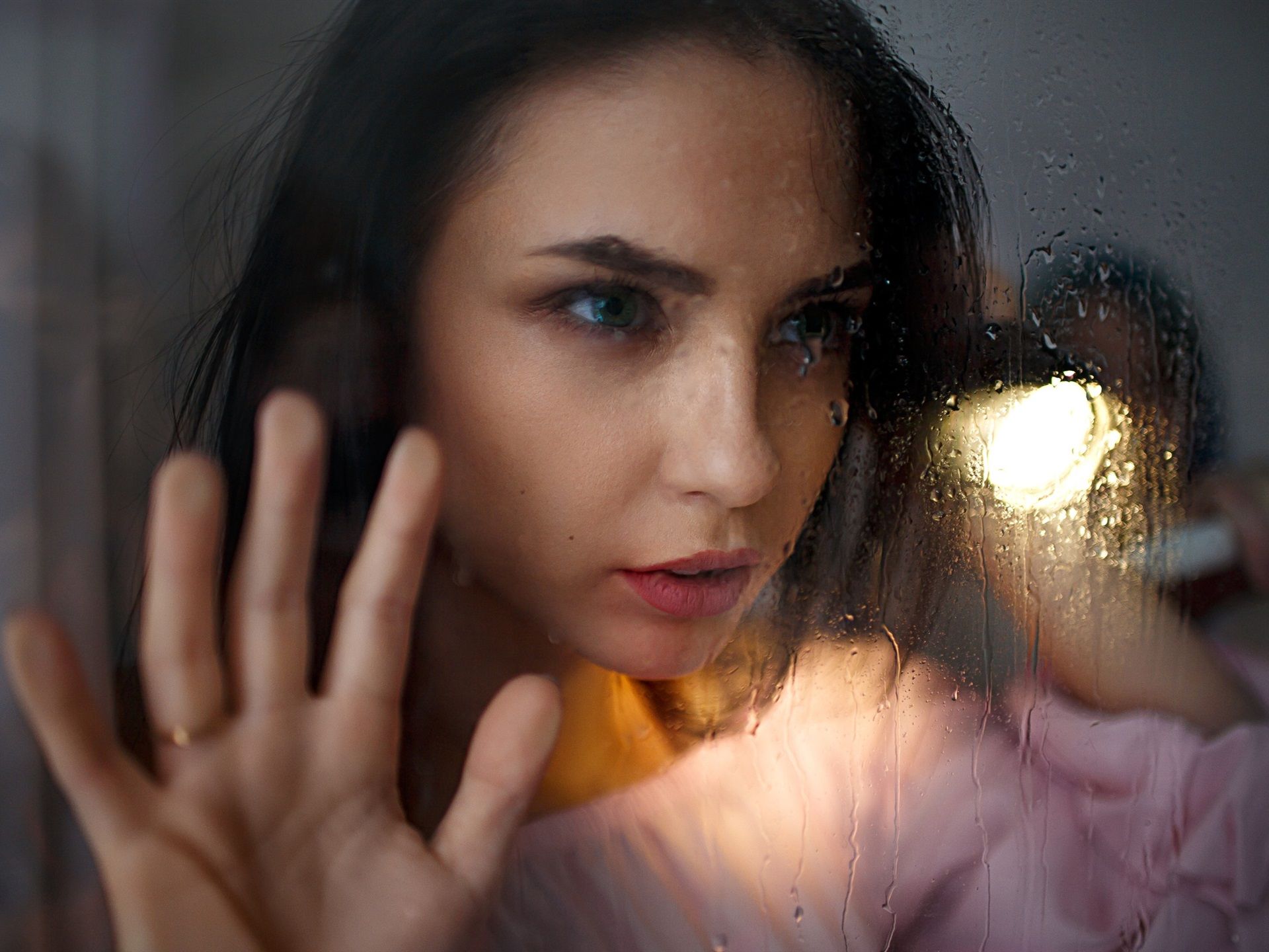 Wallpaper Girl face, glass, water drops, light 1920x1440 HD Picture, Image