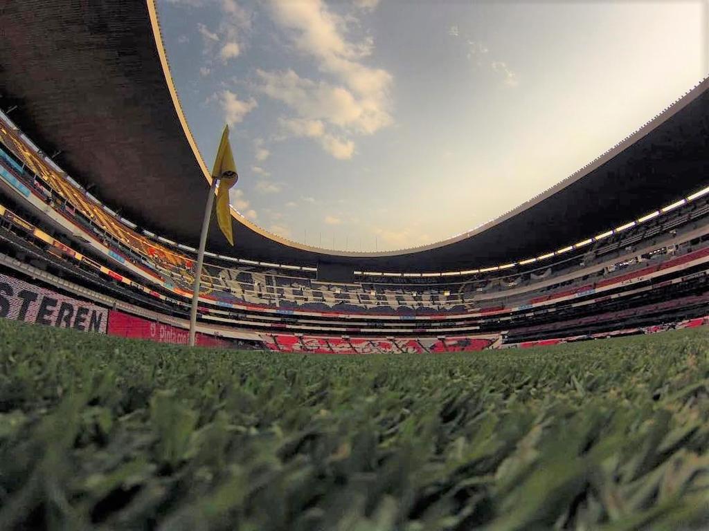 Inicia cambio de pasto en el Estadio Azteca