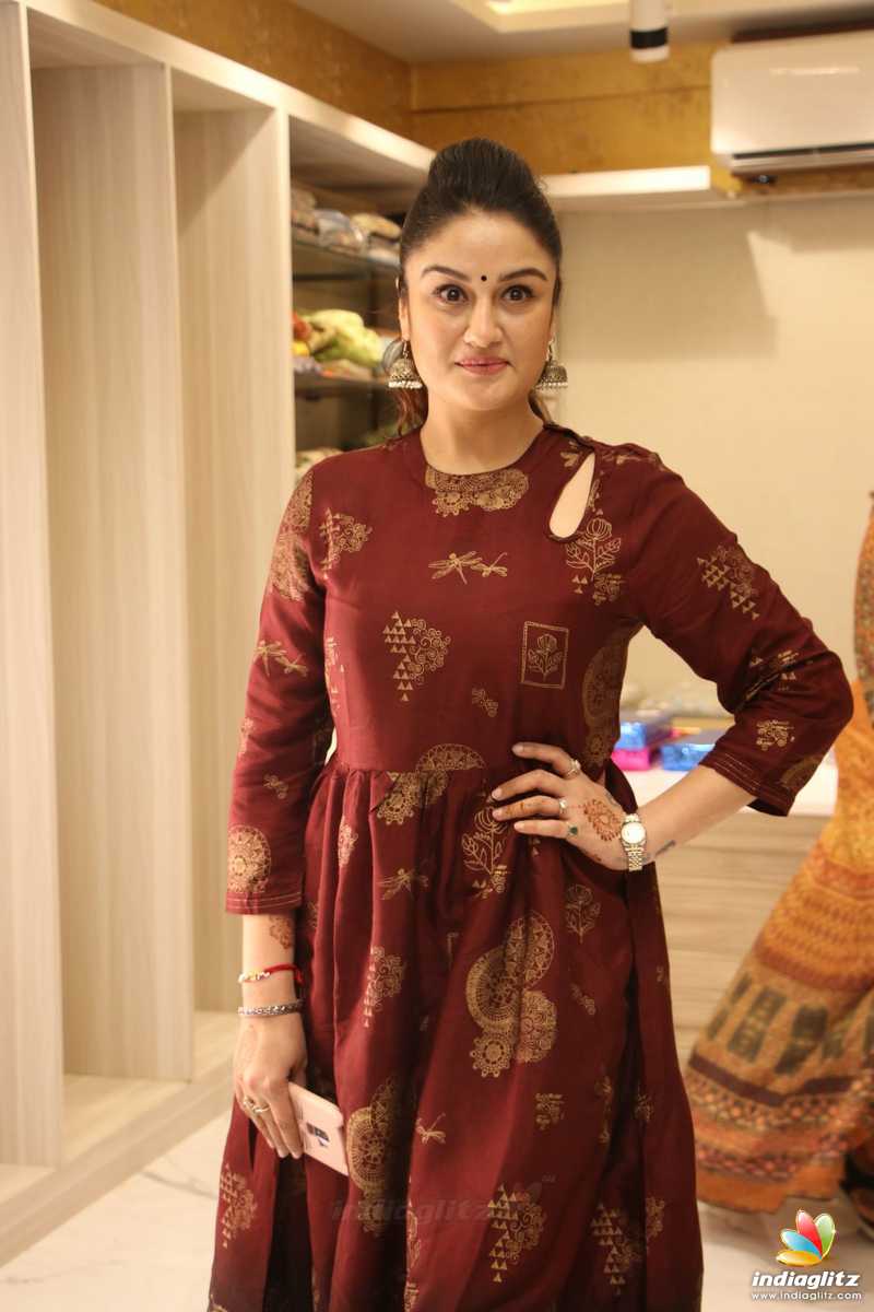 Sonia Agarwal Photo Actress photo, image, gallery, stills and clips