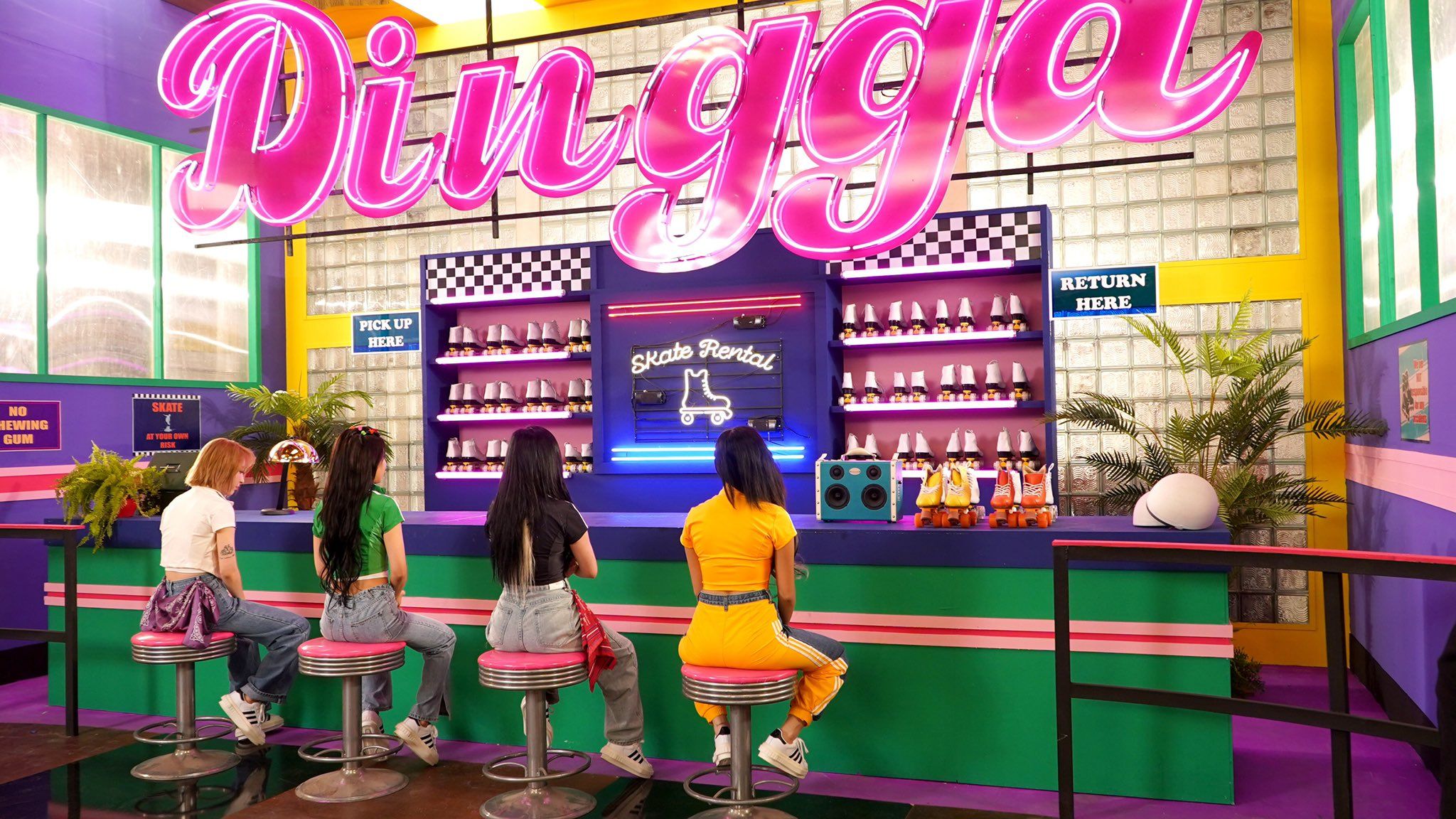 DINGGA BEHIND PHOTOS