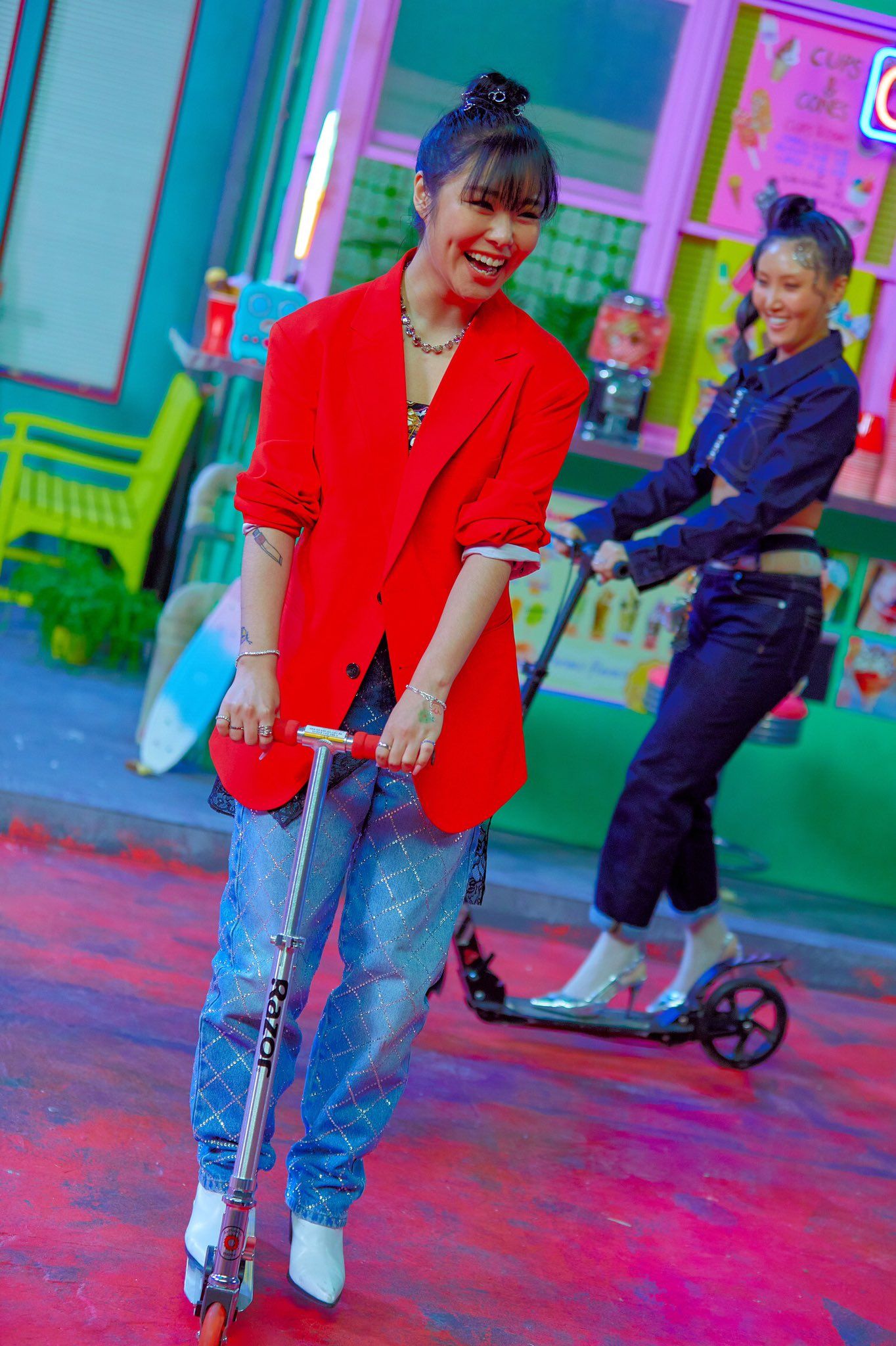 DINGGA BEHIND PHOTOS