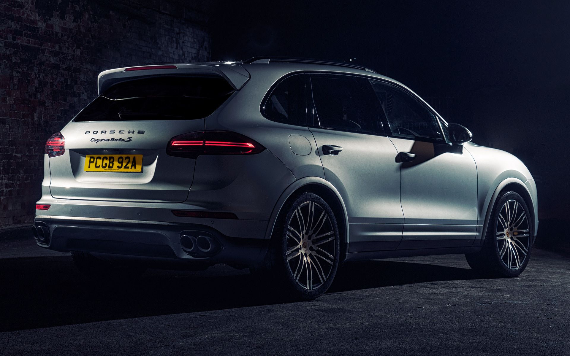 Porsche Cayenne Turbo S (UK) and HD Image