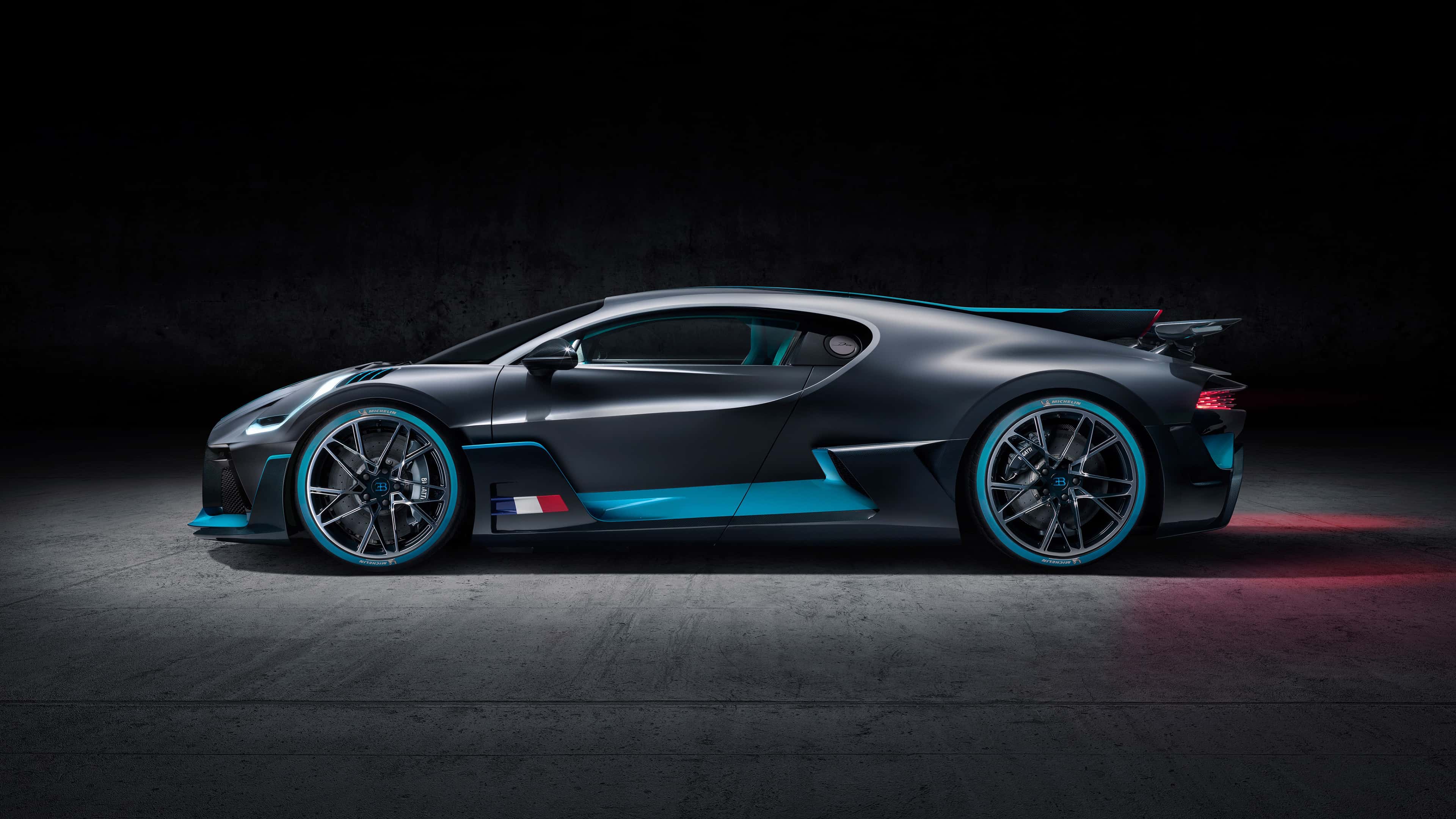 Bugatti Divo Side UHD 4K Wallpaper