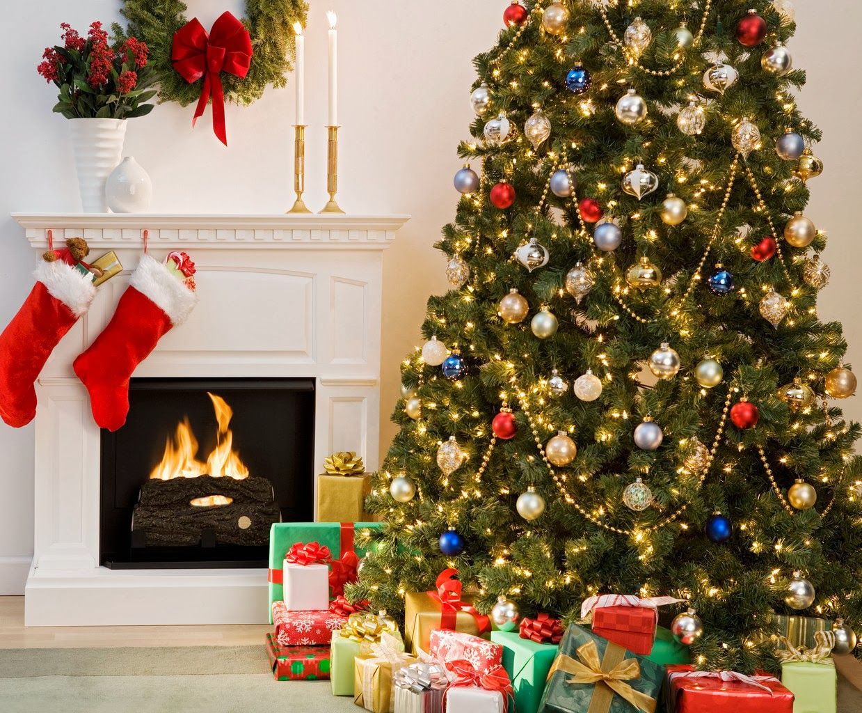 Wallpaper HD For Desktop Background: Christmas Tree With Presents