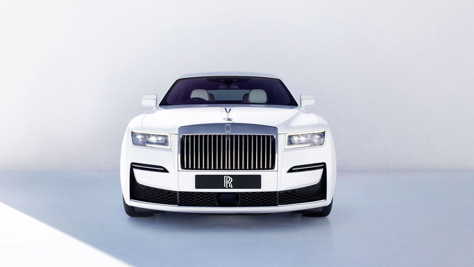 Rolls Royce Ghost Wallpaper, Specs & Videos