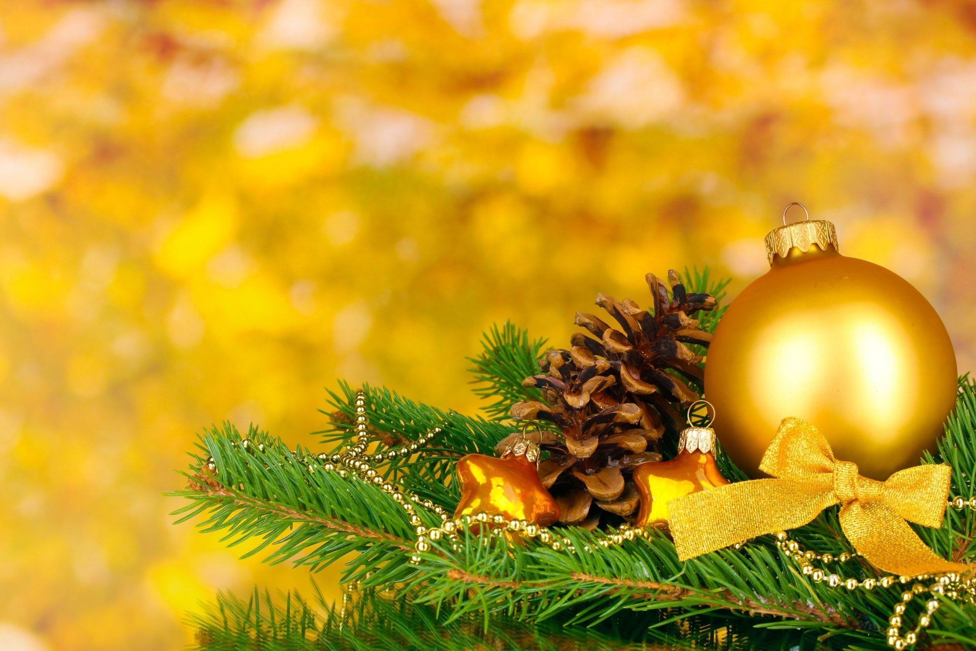 Yellow Christmas Balls Wallpaper High Quality Download - พื้น หลัง การ์ด ปี ใหม่ Wallpaper & Background Download
