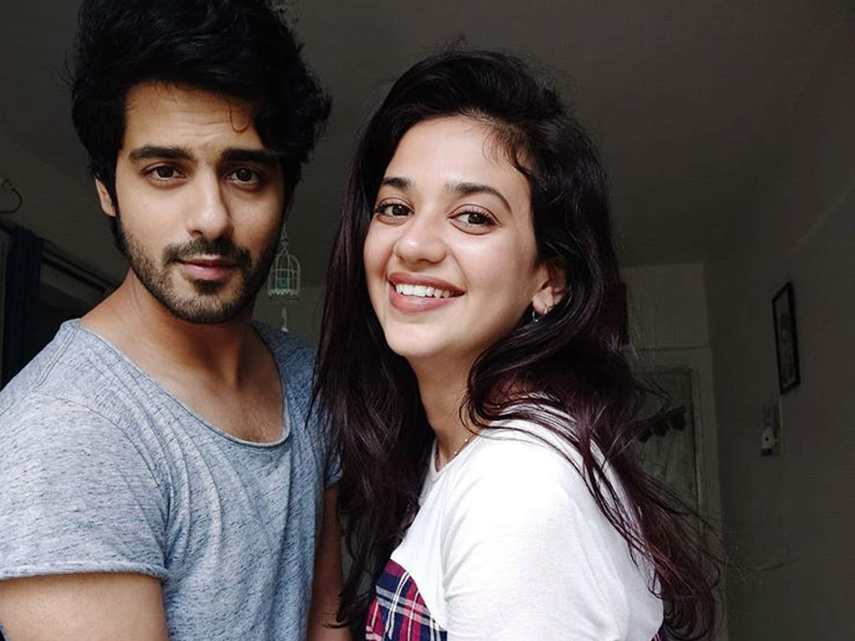 Gathbandhan pair Abrar Qazi and Shruti Sharma finally meet each other after a long time; see pics of India