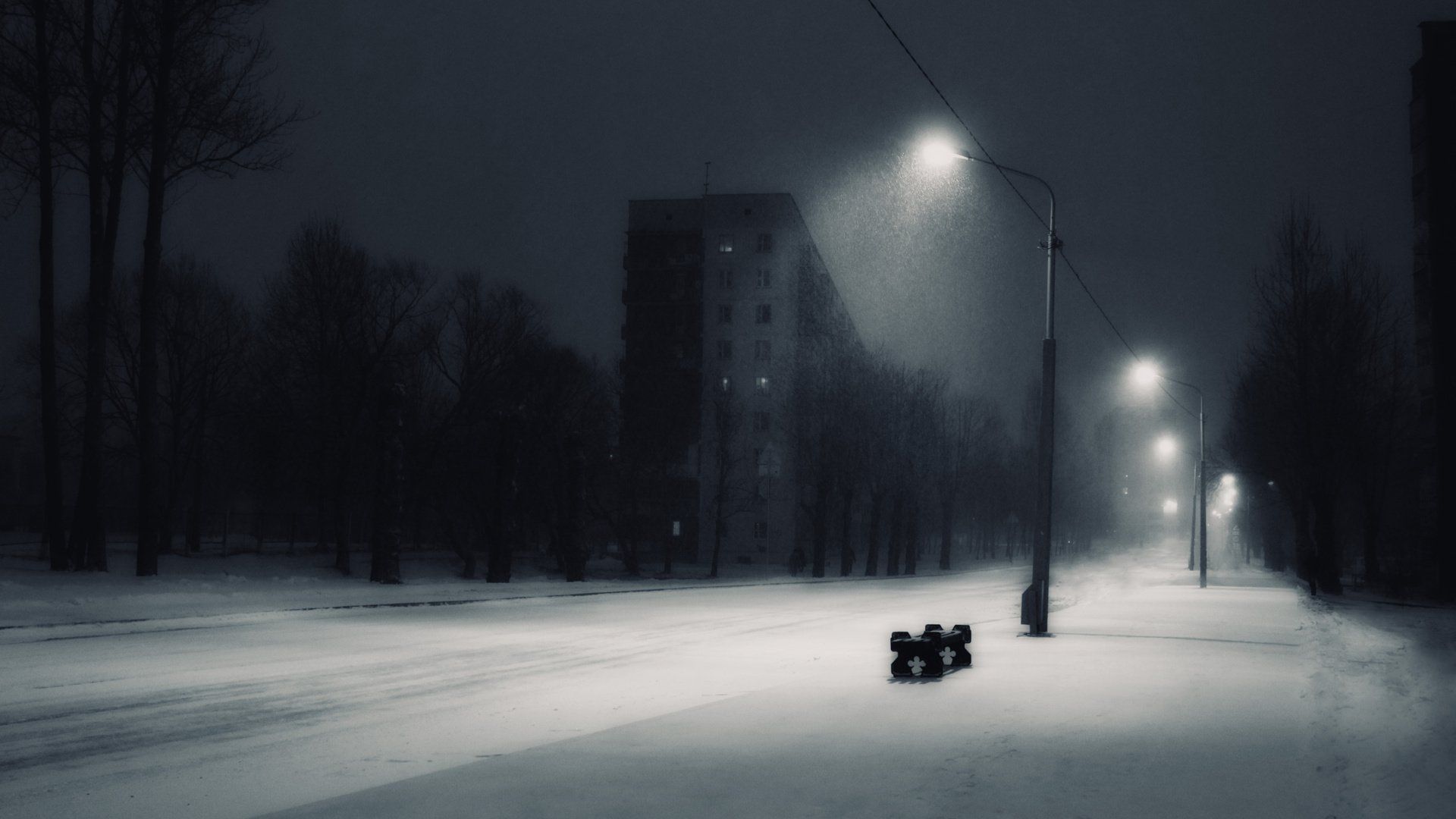 Night City Snow Bench Street Light Russia Monochrome Gray Winter Depressing Snowing Wallpaper:1920x1080