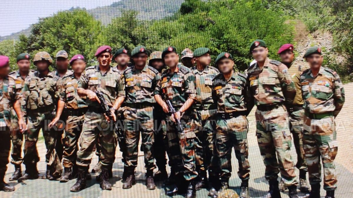 These unseen photo of MS Dhoni in Army uniform will motivate you to serve the nation